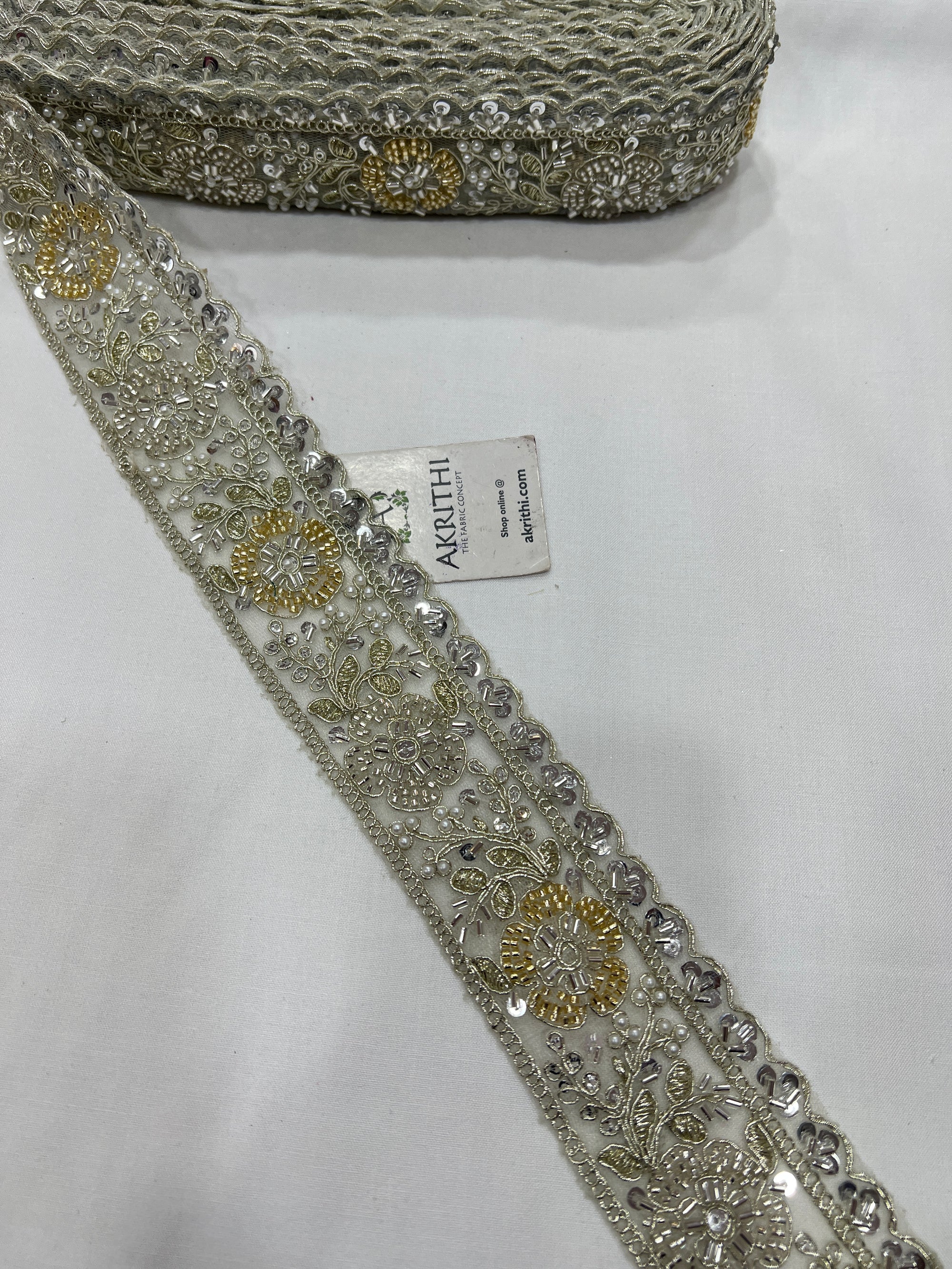 Embroidered lace 9 metres roll