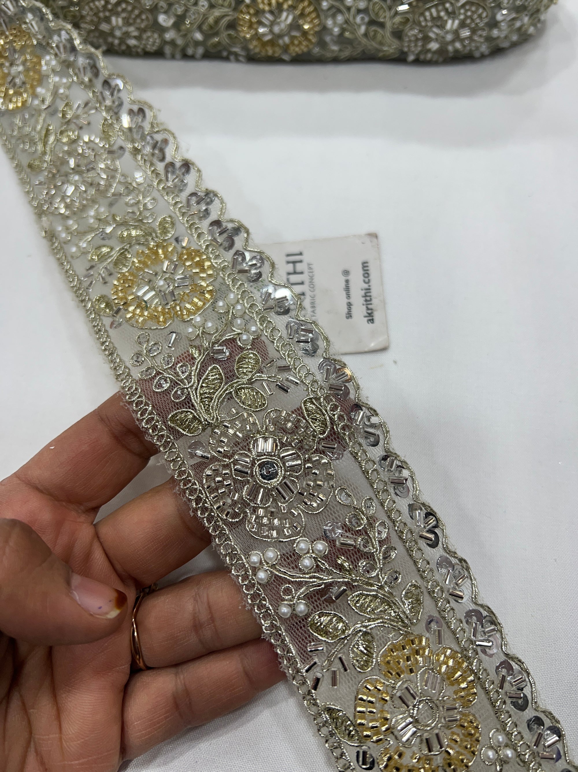 Embroidered lace 9 metres roll