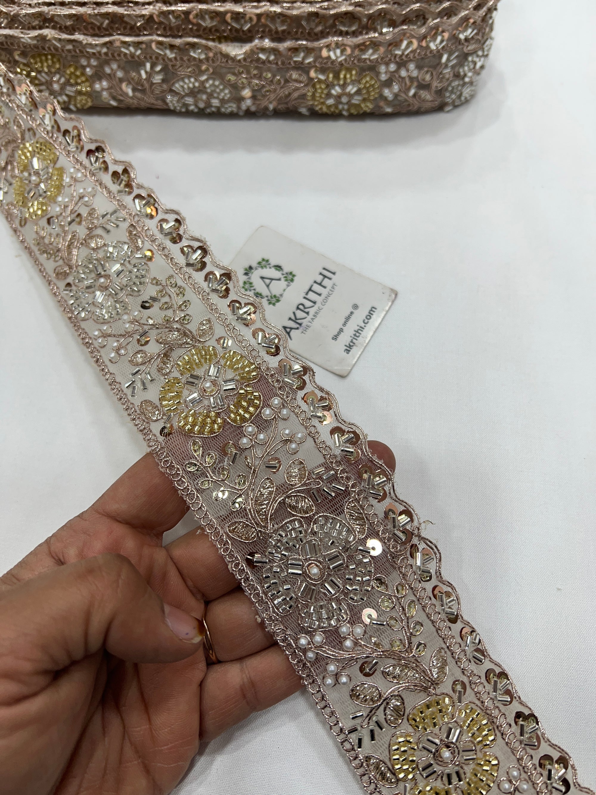 Embroidered lace 9 metres roll