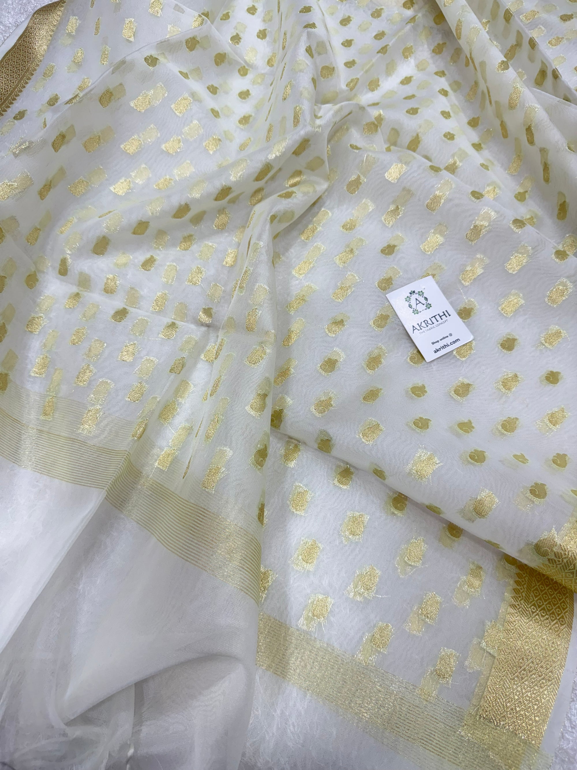 Banarasi organza dupatta with butti