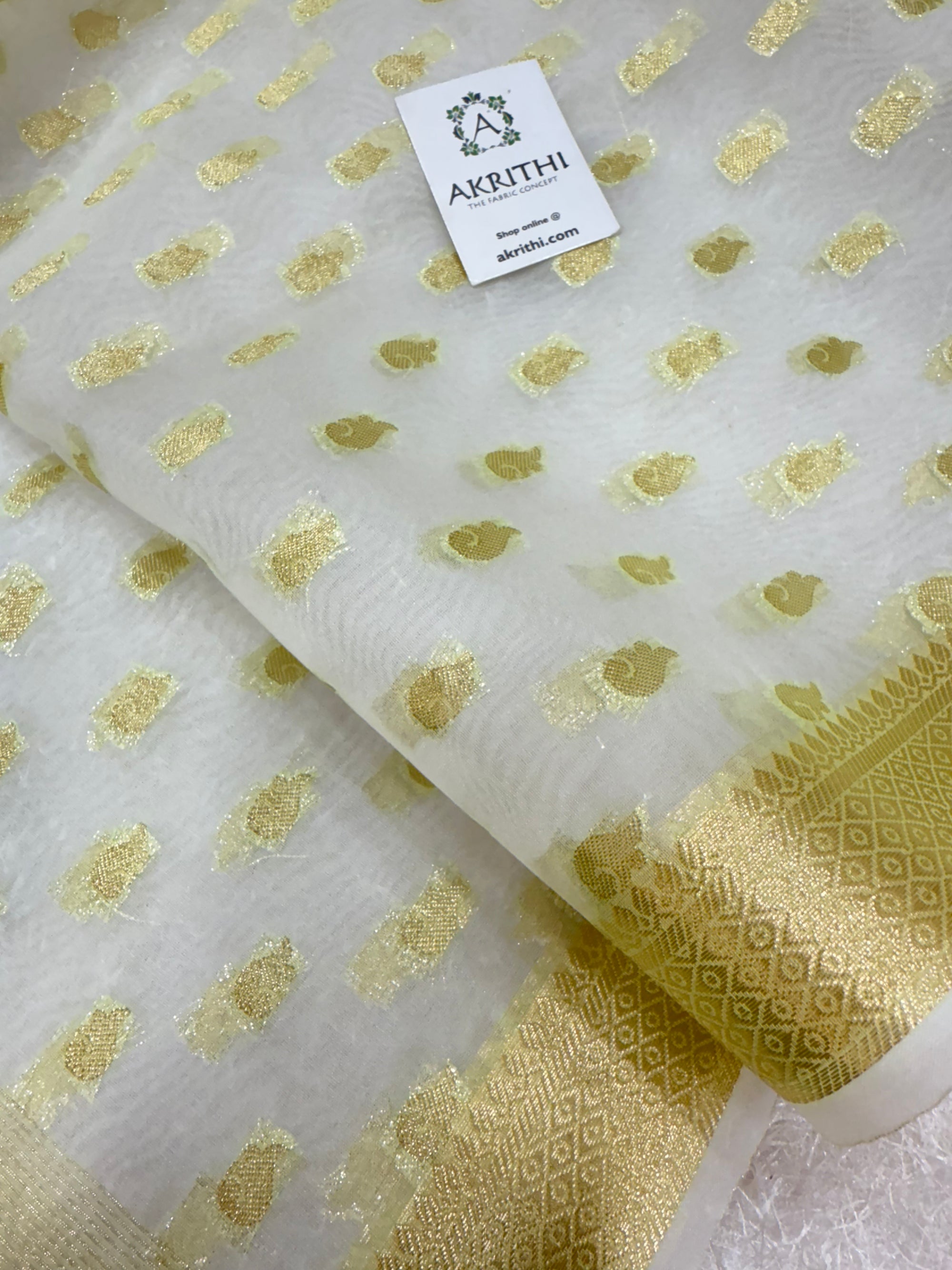 Banarasi organza dupatta with butti