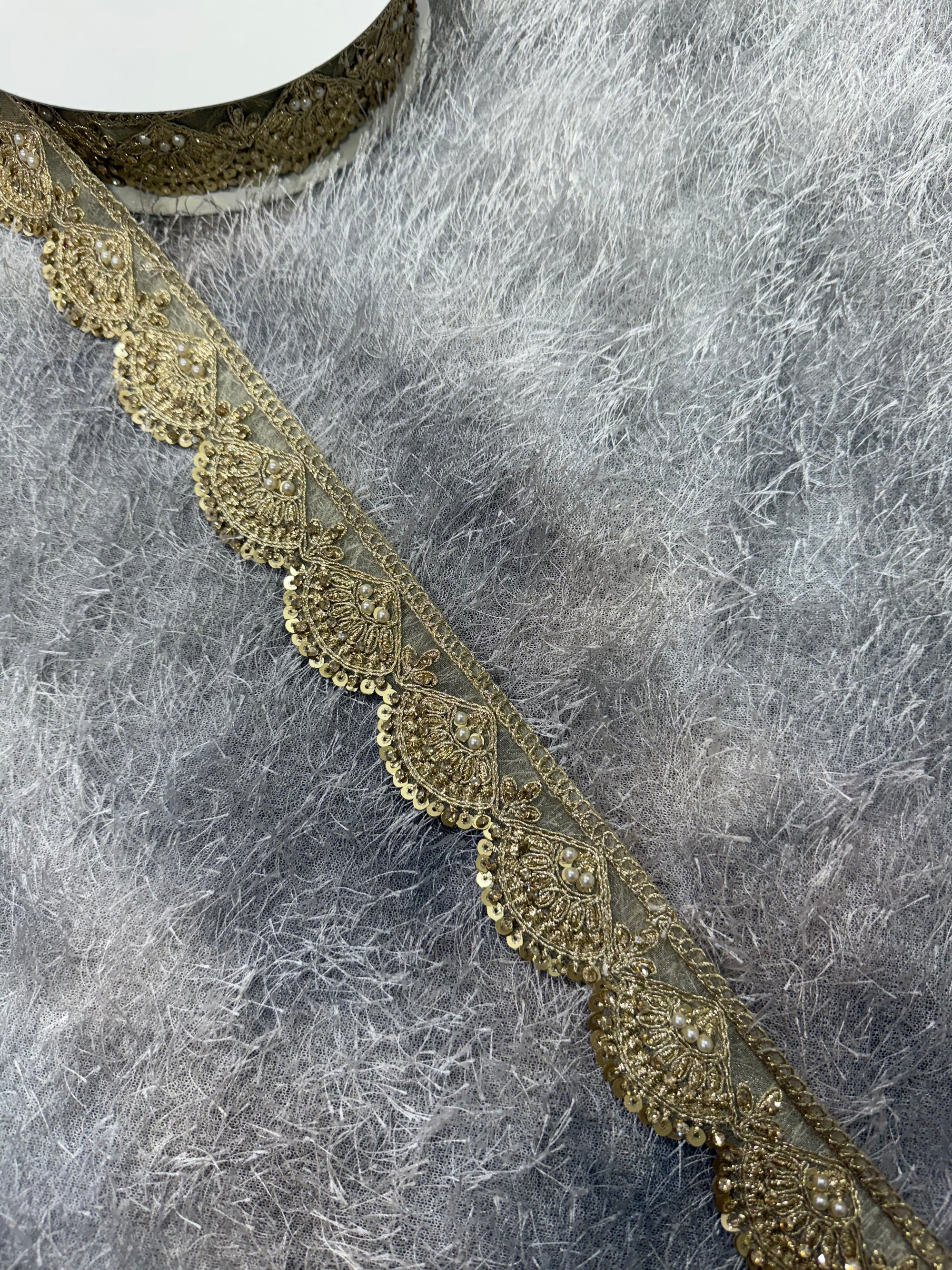 Embroidered gold lace 9 metres roll