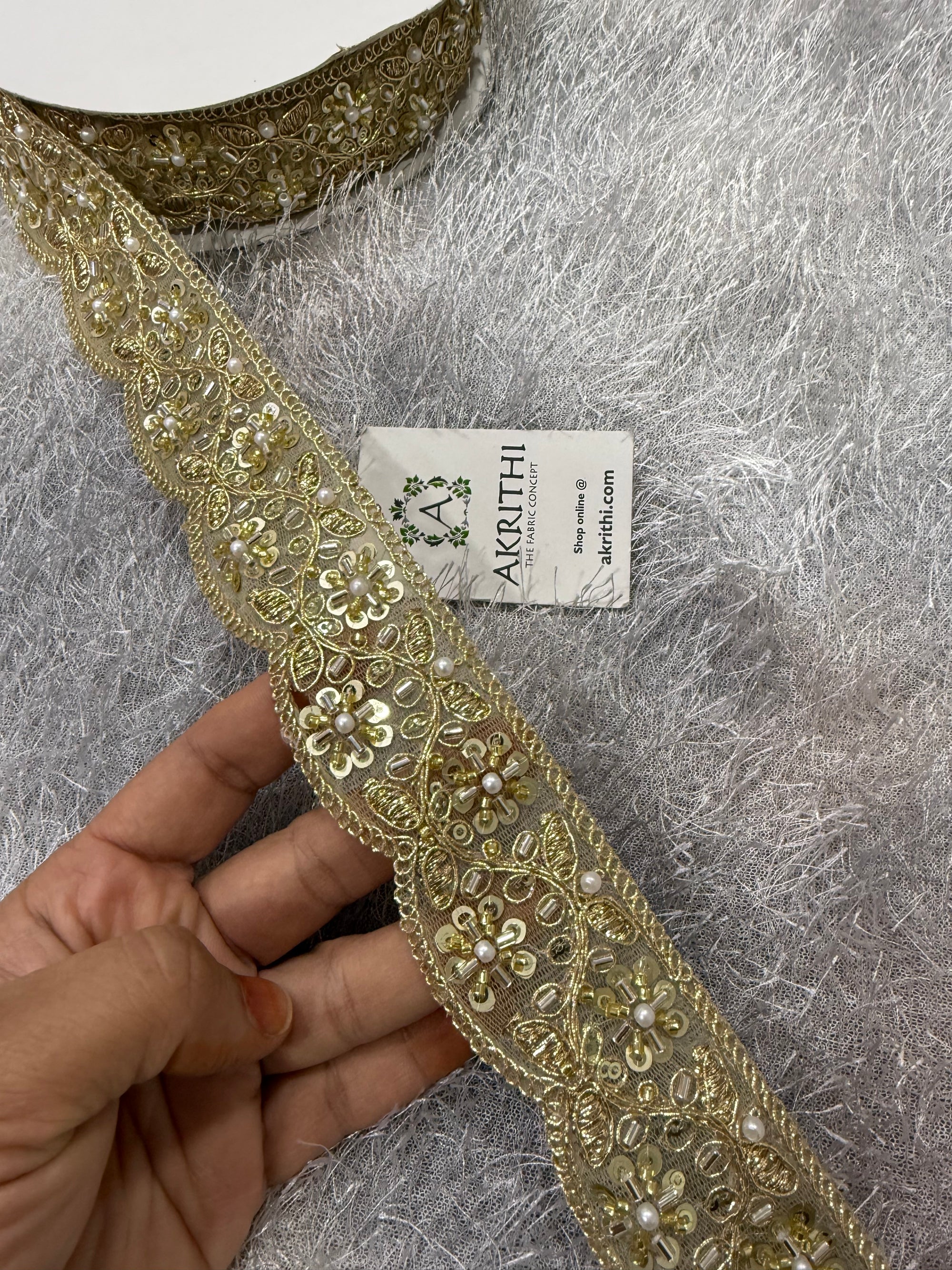 Embroidered gold lace 9 metres roll