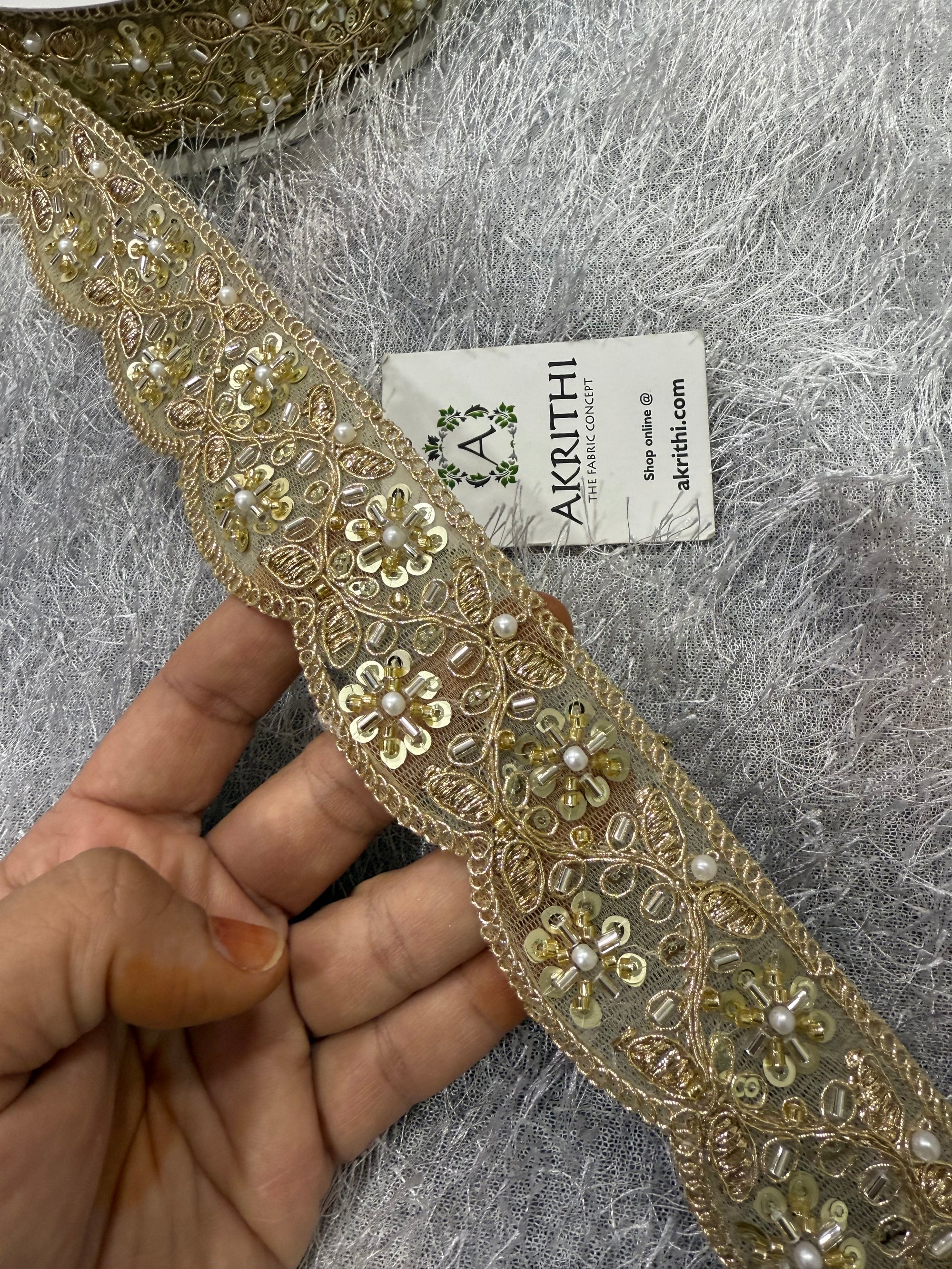 Embroidered gold lace 9 metres roll