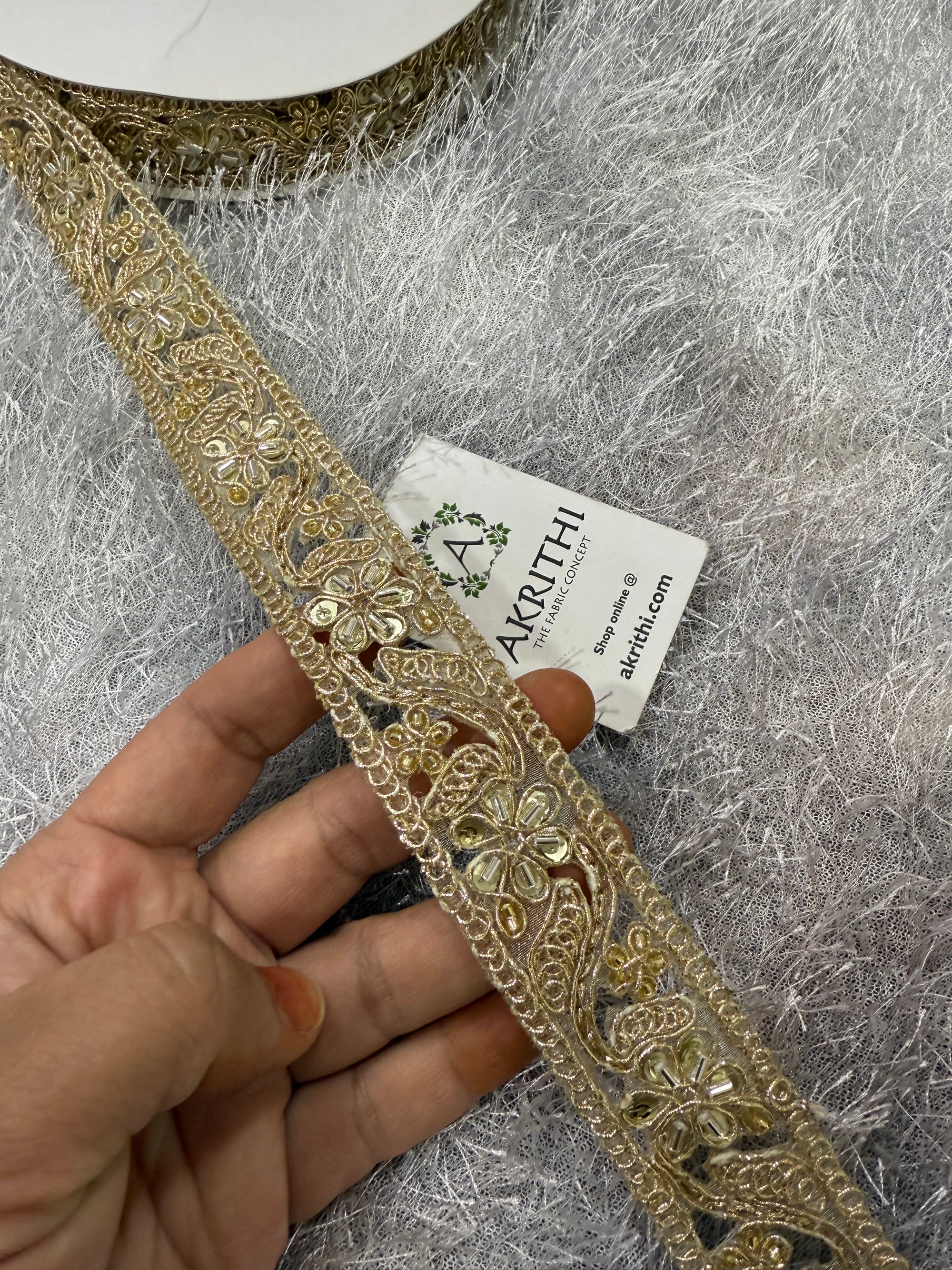 Embroidered gold lace 9 metres roll