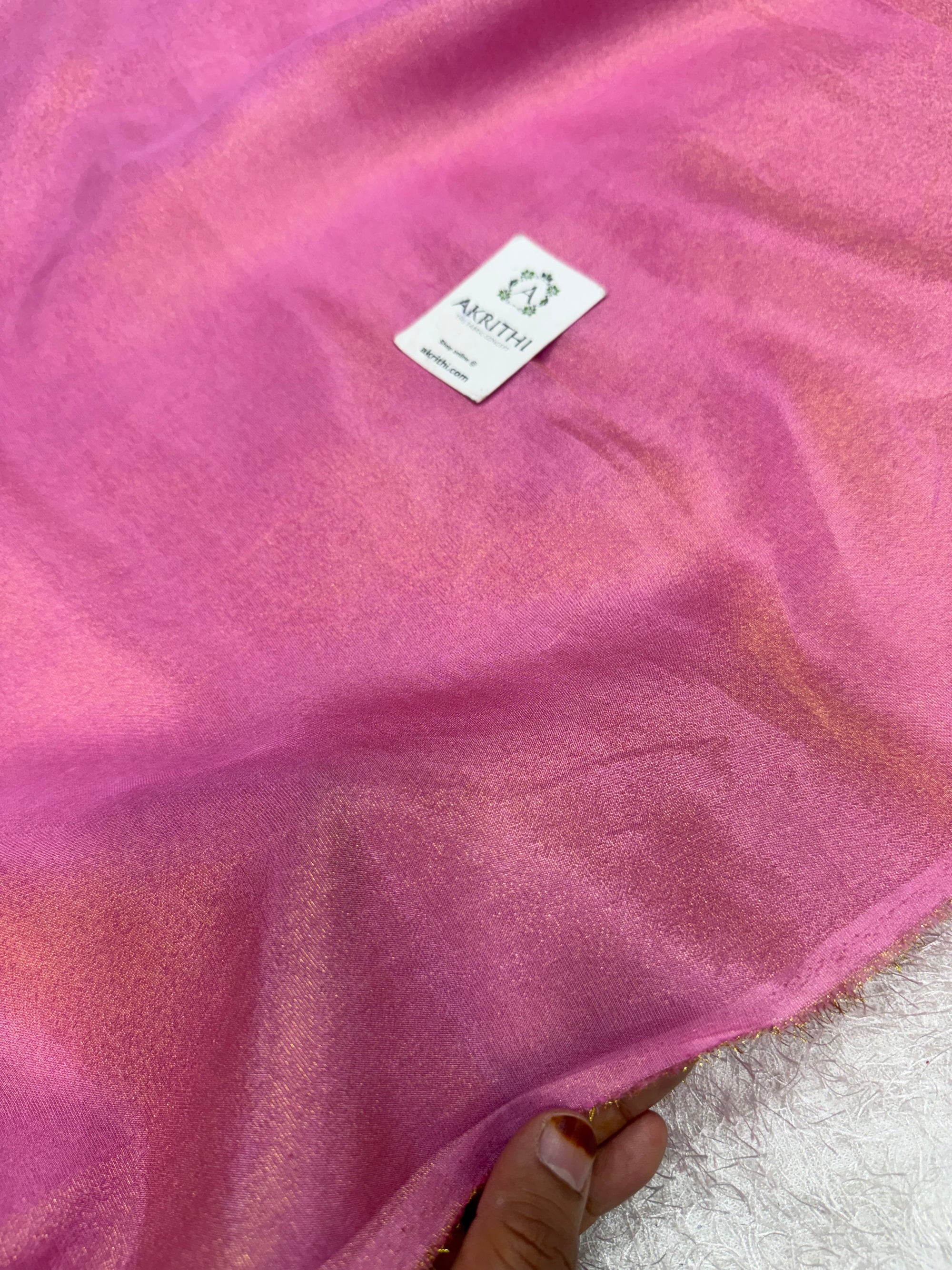 Plain tissue crepe fabric