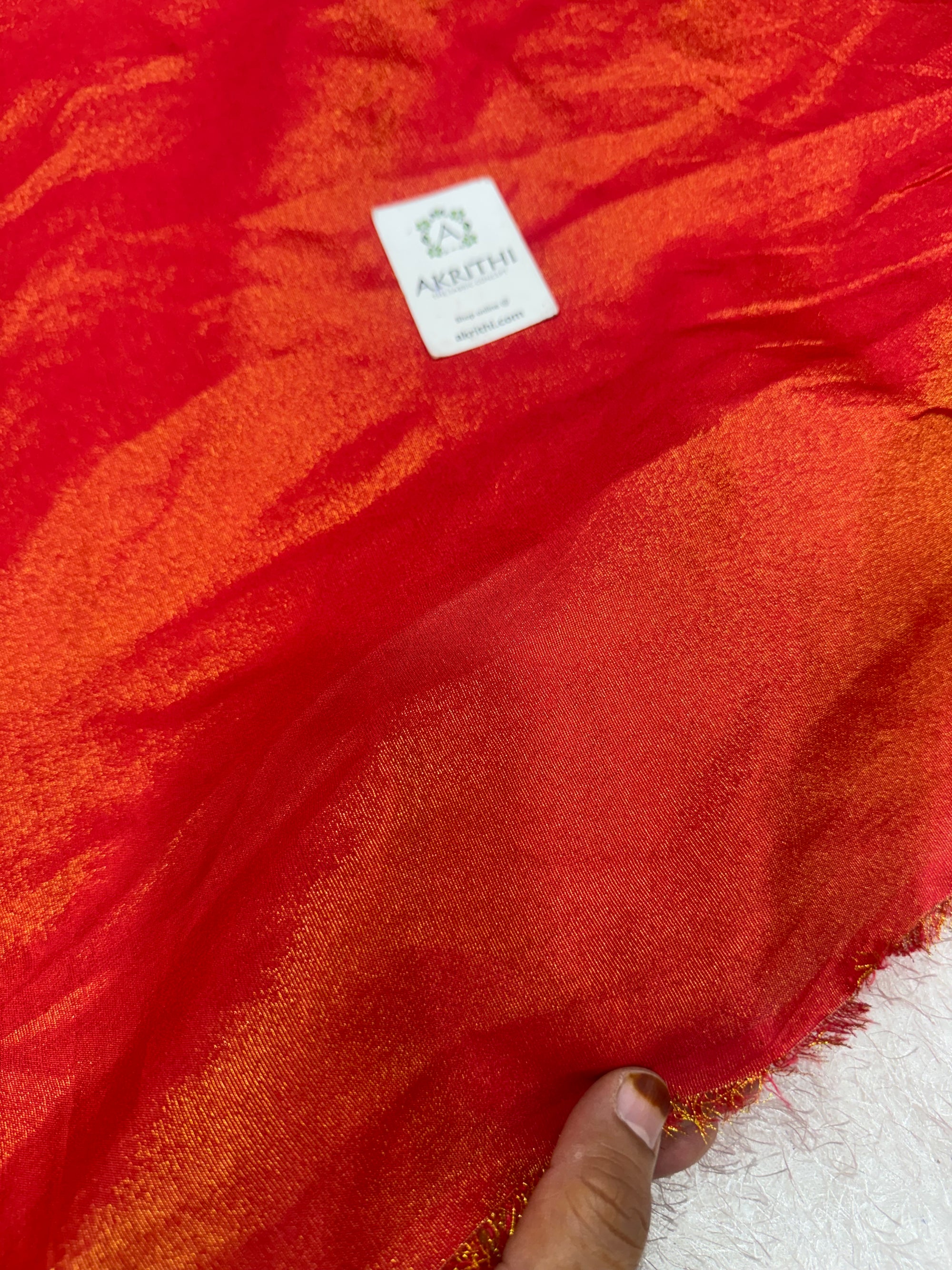 Plain tissue crepe fabric