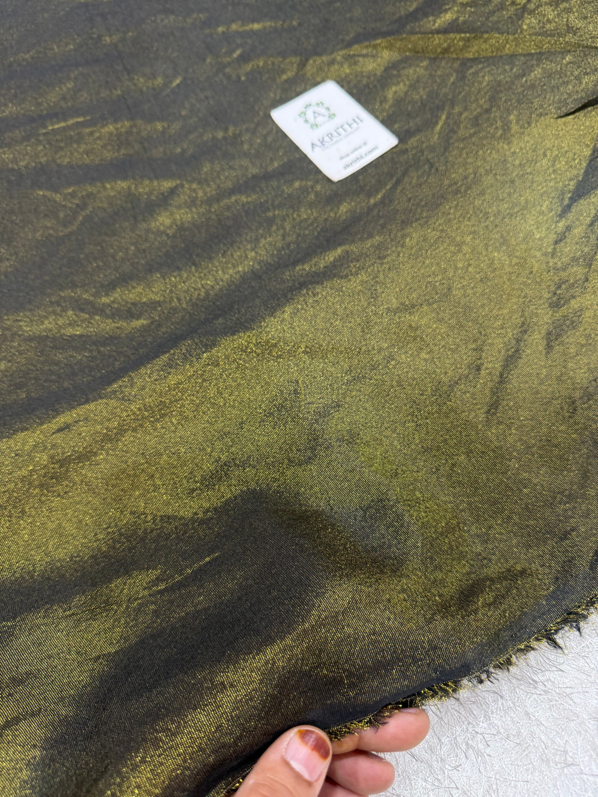 Plain tissue crepe fabric