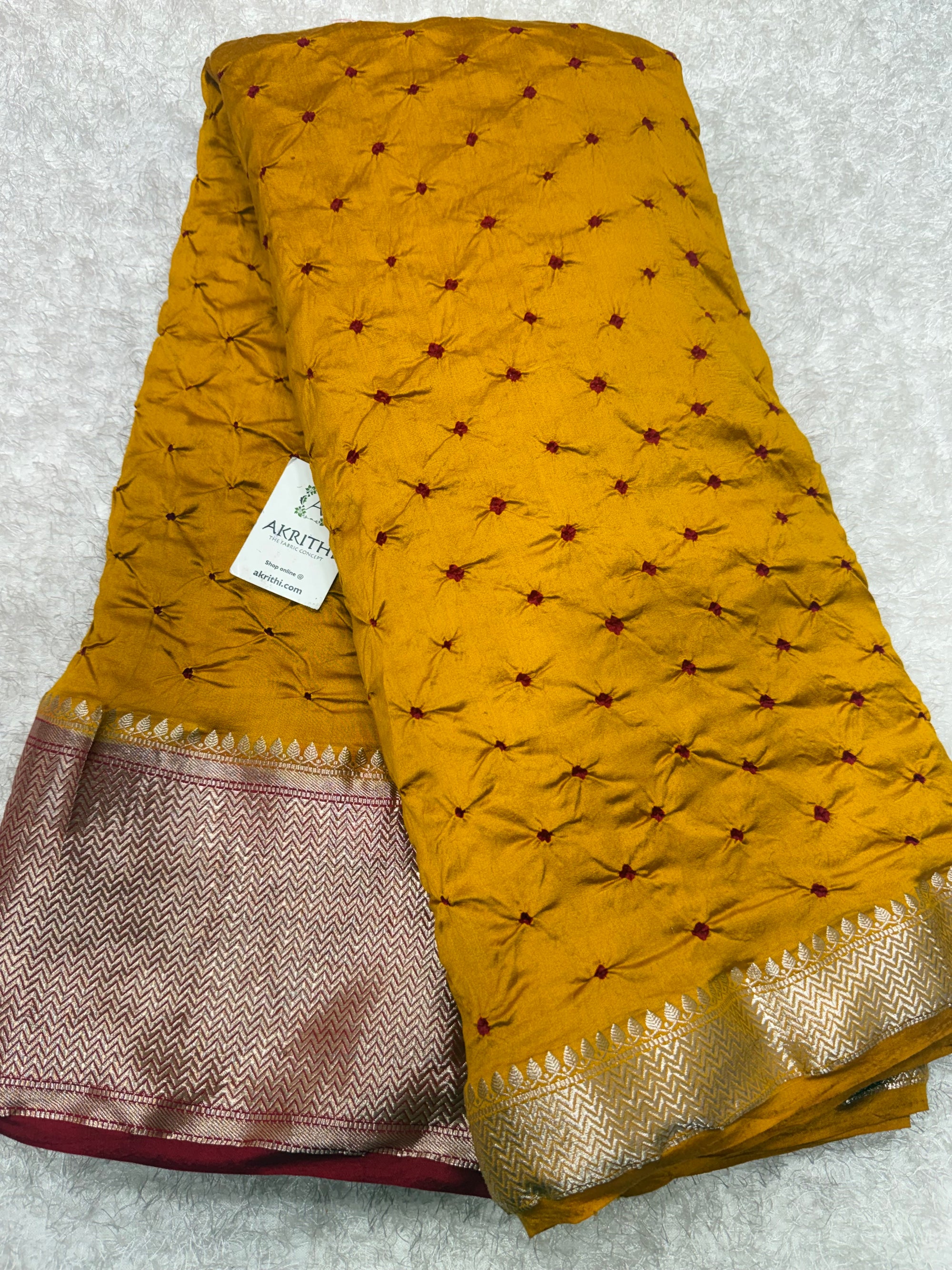 Pure chiniya silk bandhani with Banarasi border fabric (Copy)