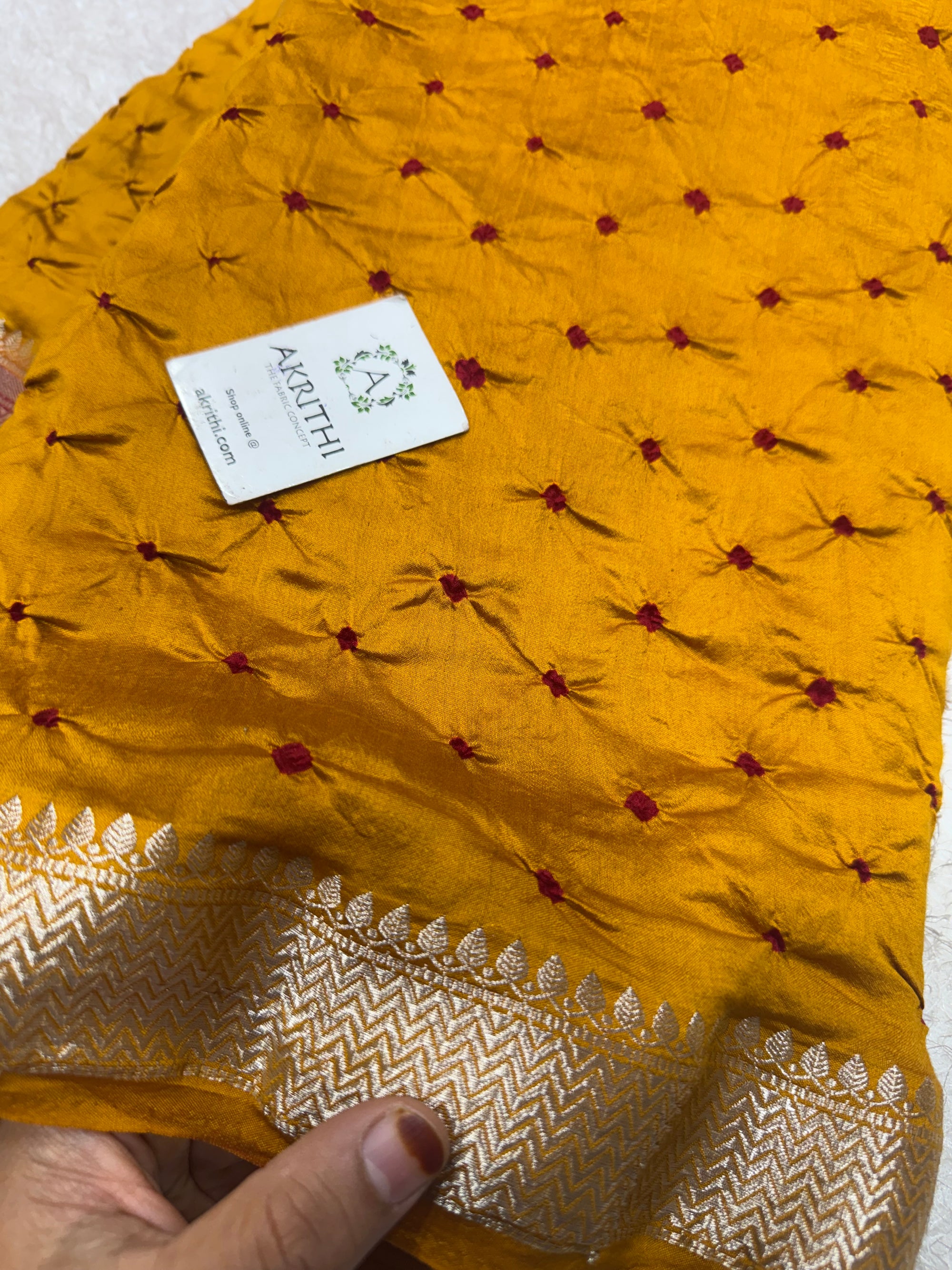 Pure chiniya silk bandhani with Banarasi border fabric (Copy)