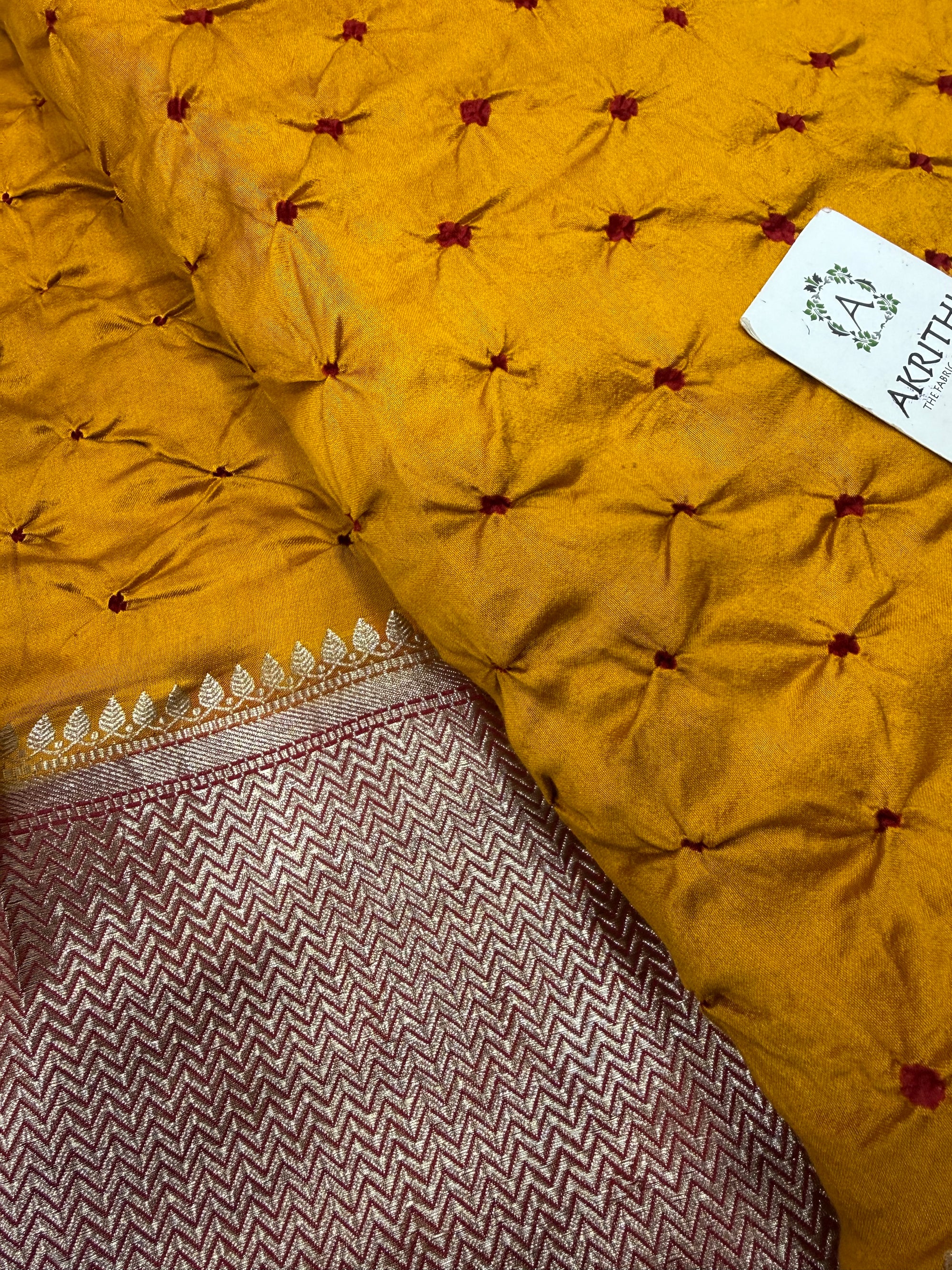 Pure chiniya silk bandhani with Banarasi border fabric (Copy)