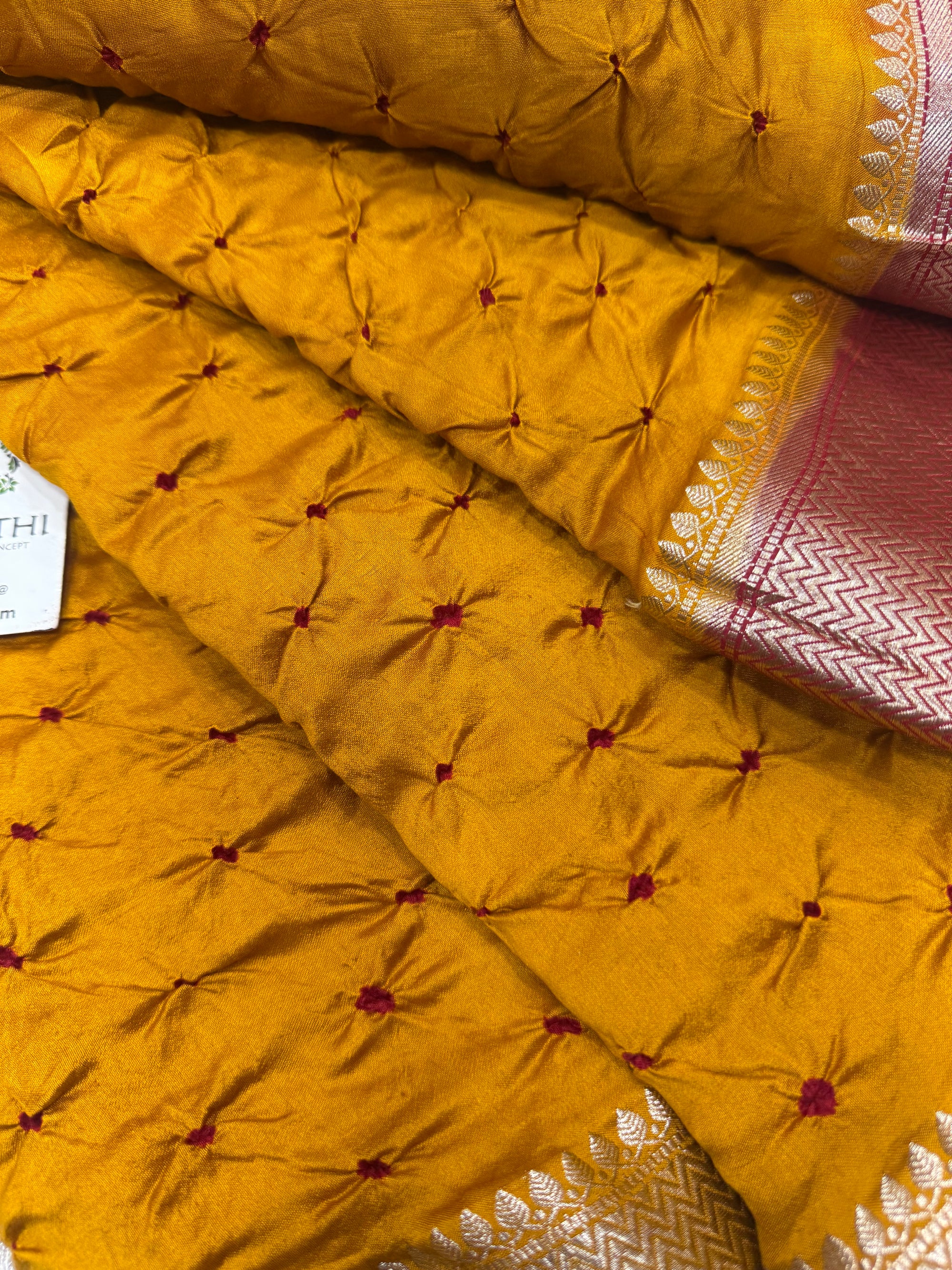 Pure chiniya silk bandhani with Banarasi border fabric (Copy)