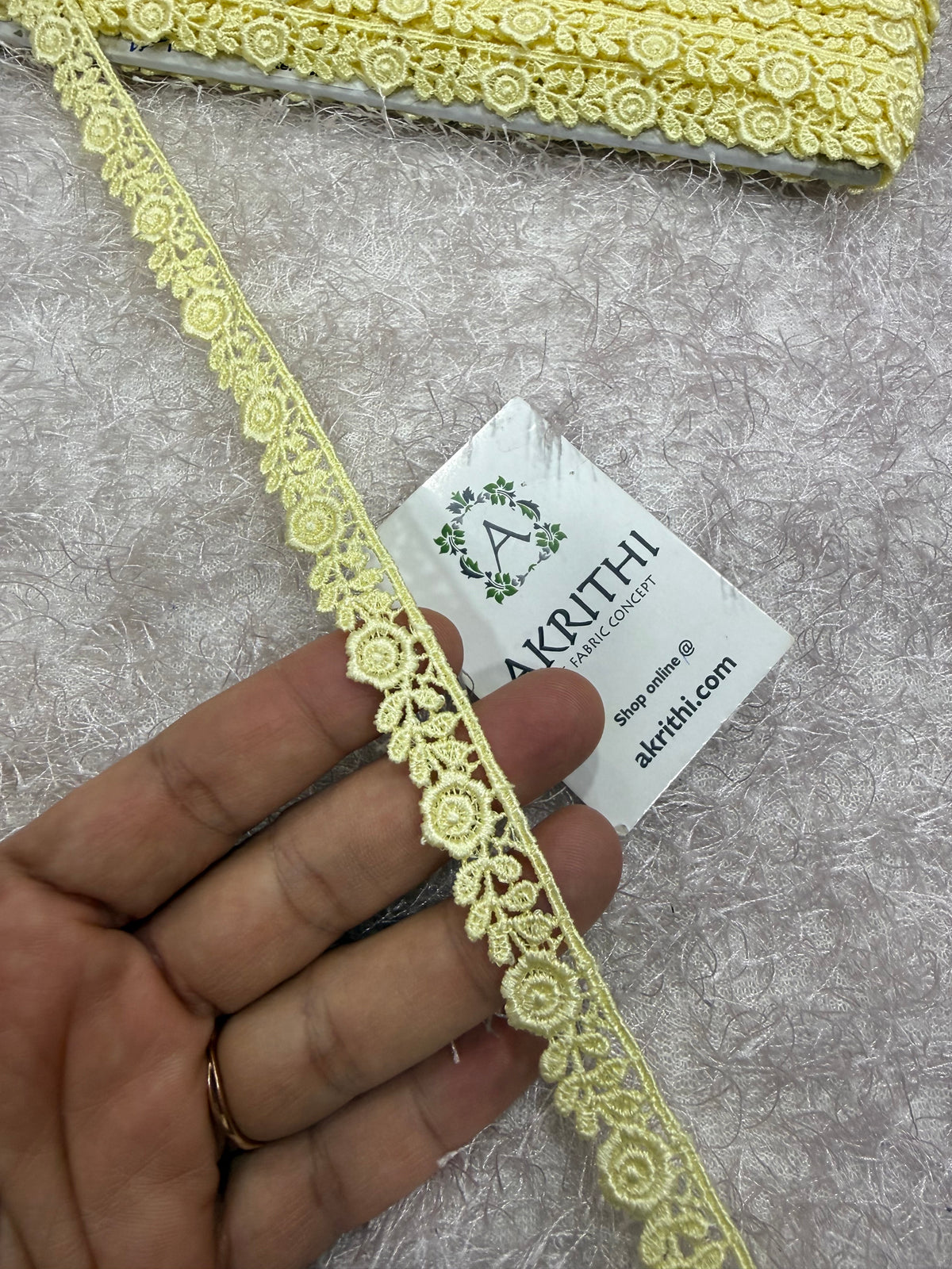 Lace per metre