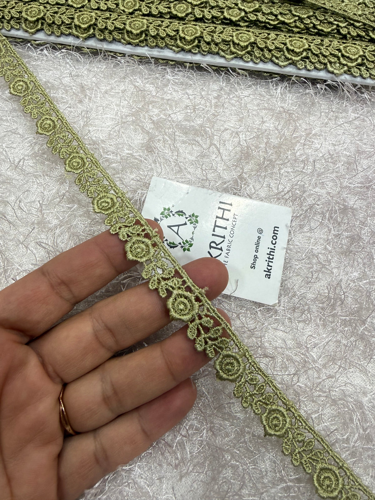 Lace per metre