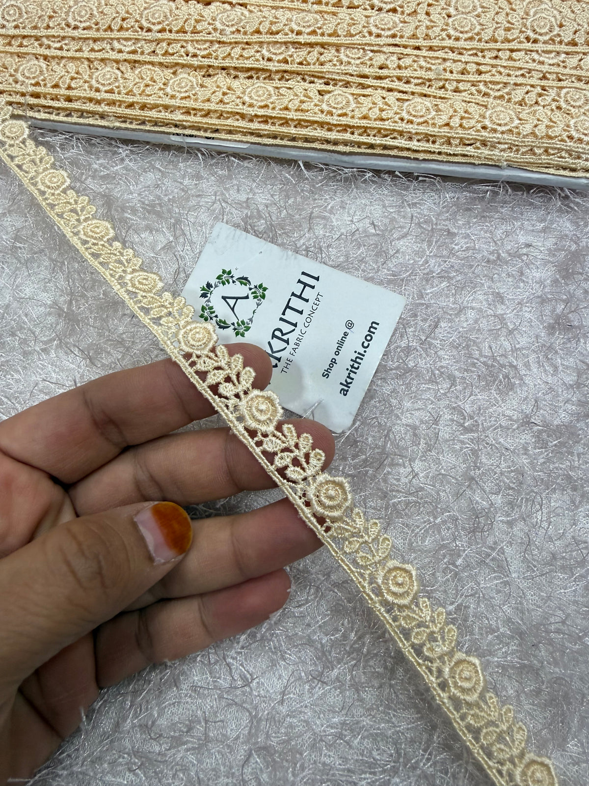 Lace per metre