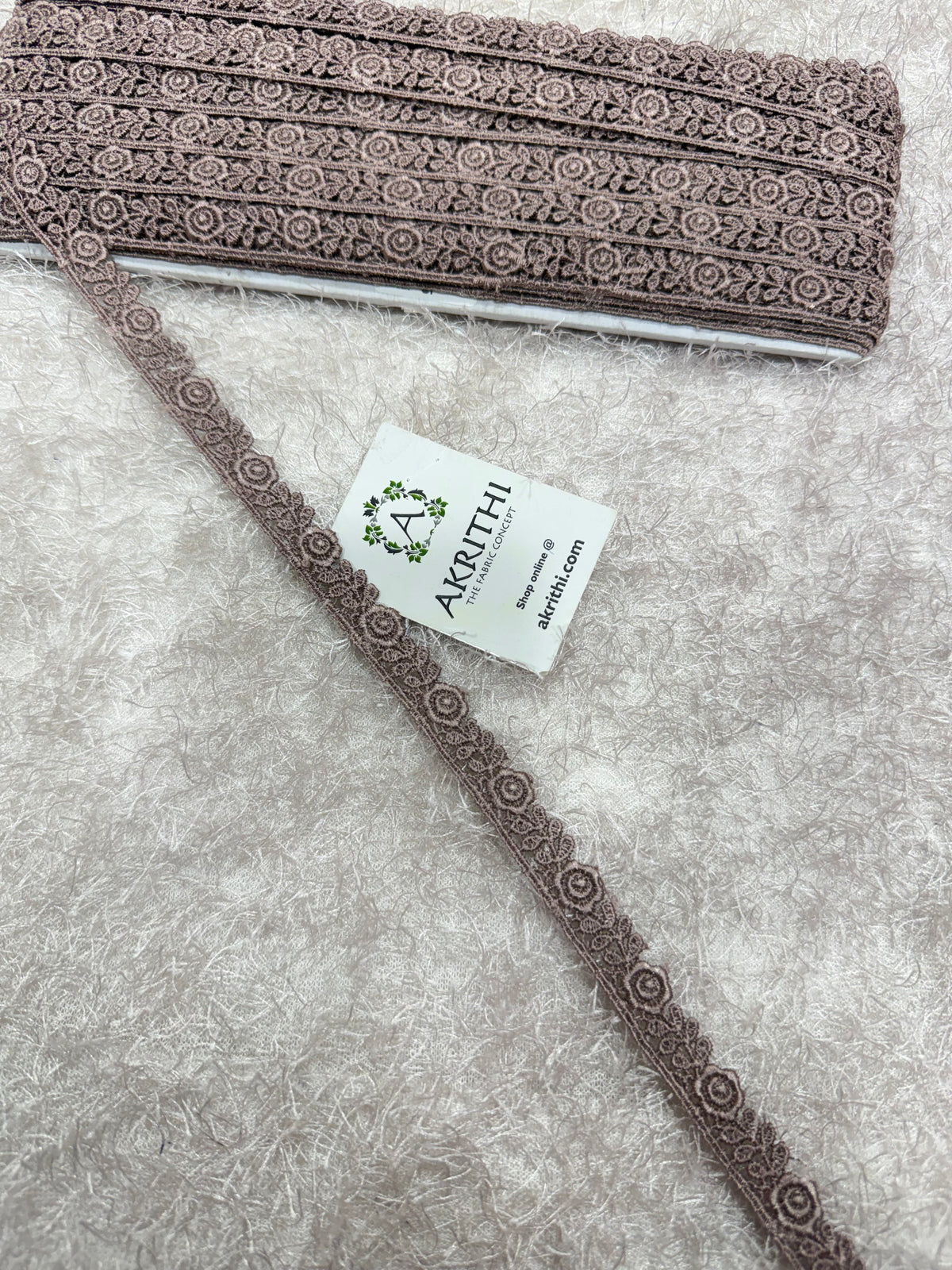Lace per metre