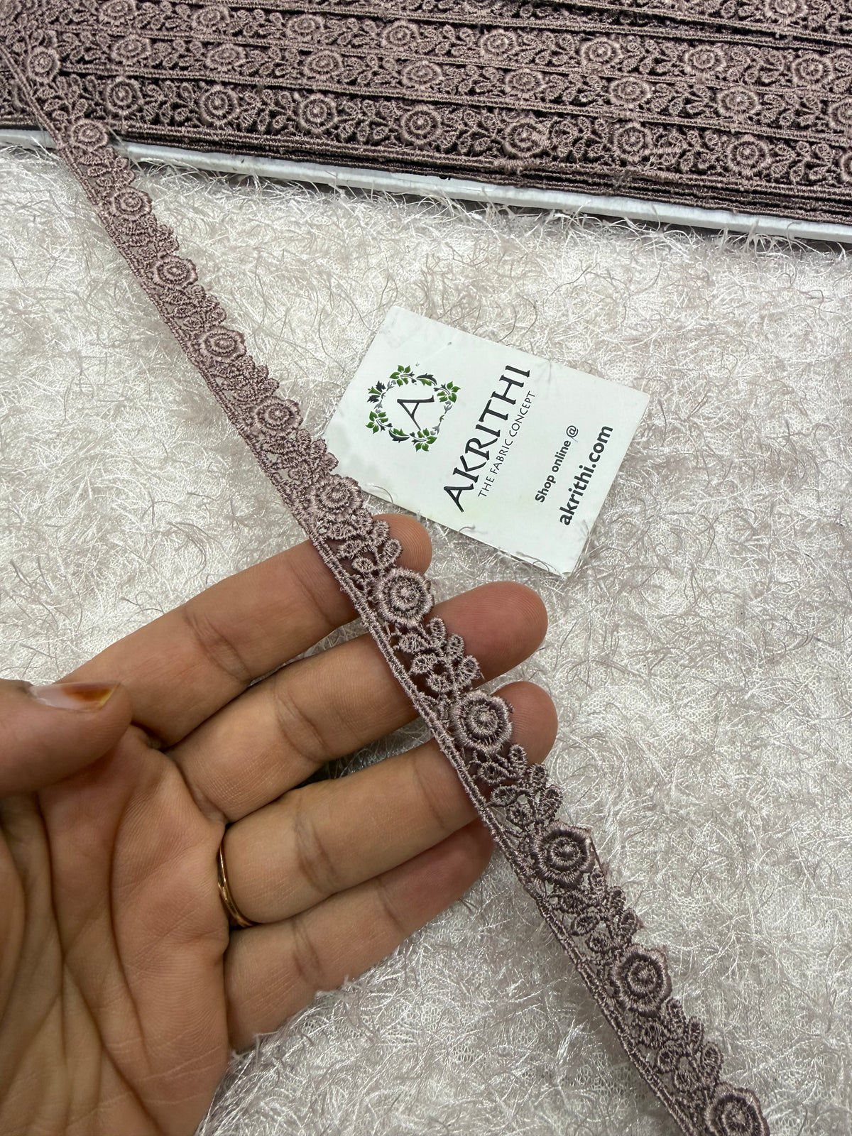Lace per metre