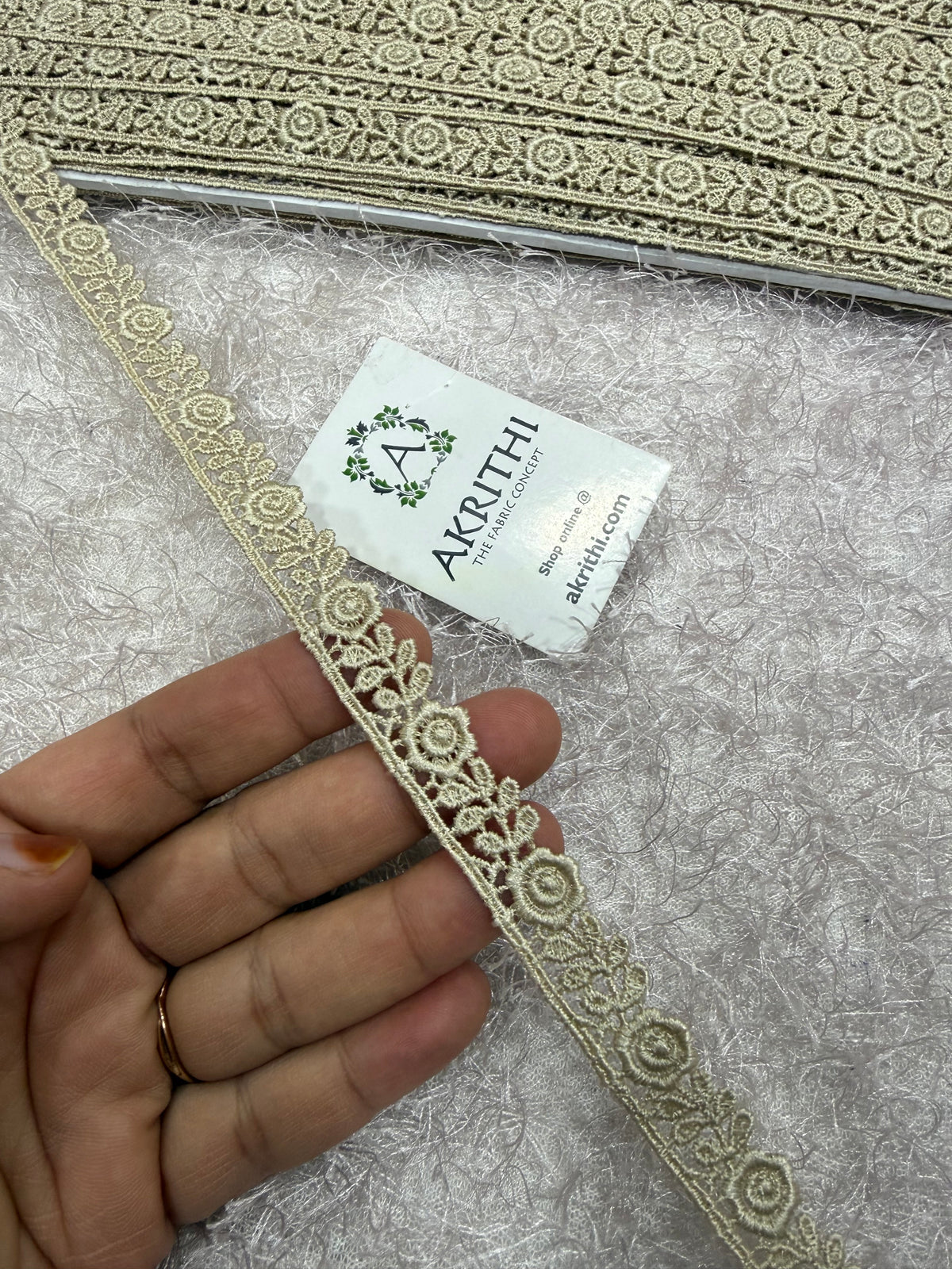 Lace per metre
