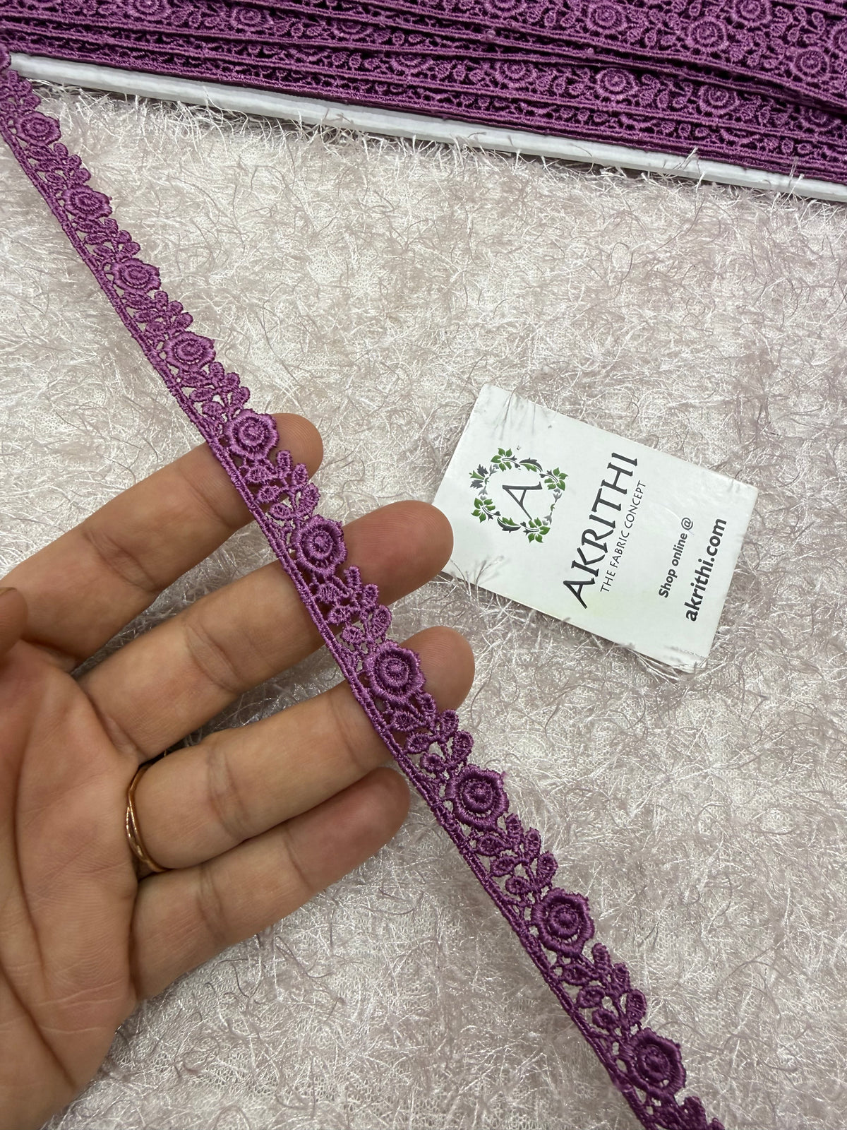 Lace per metre