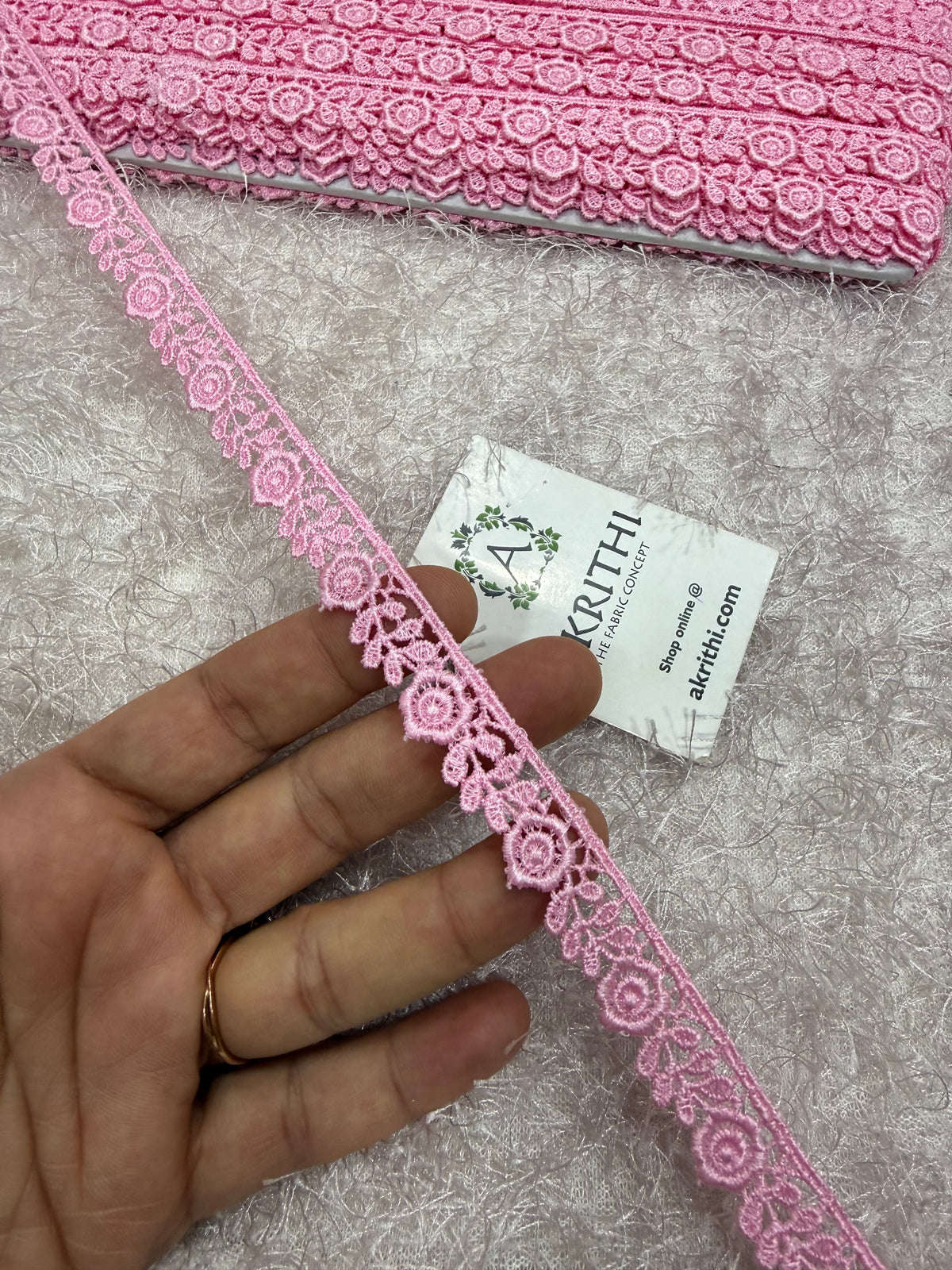 Lace per metre
