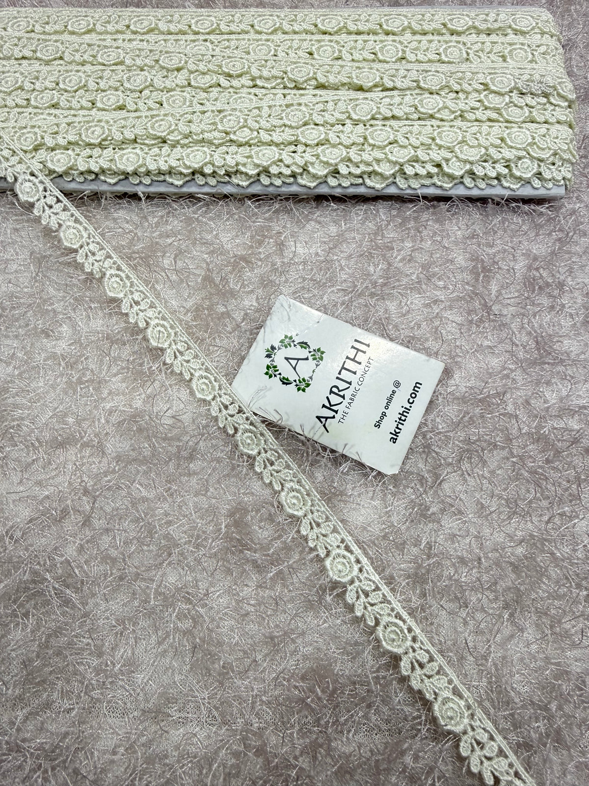 Lace per metre