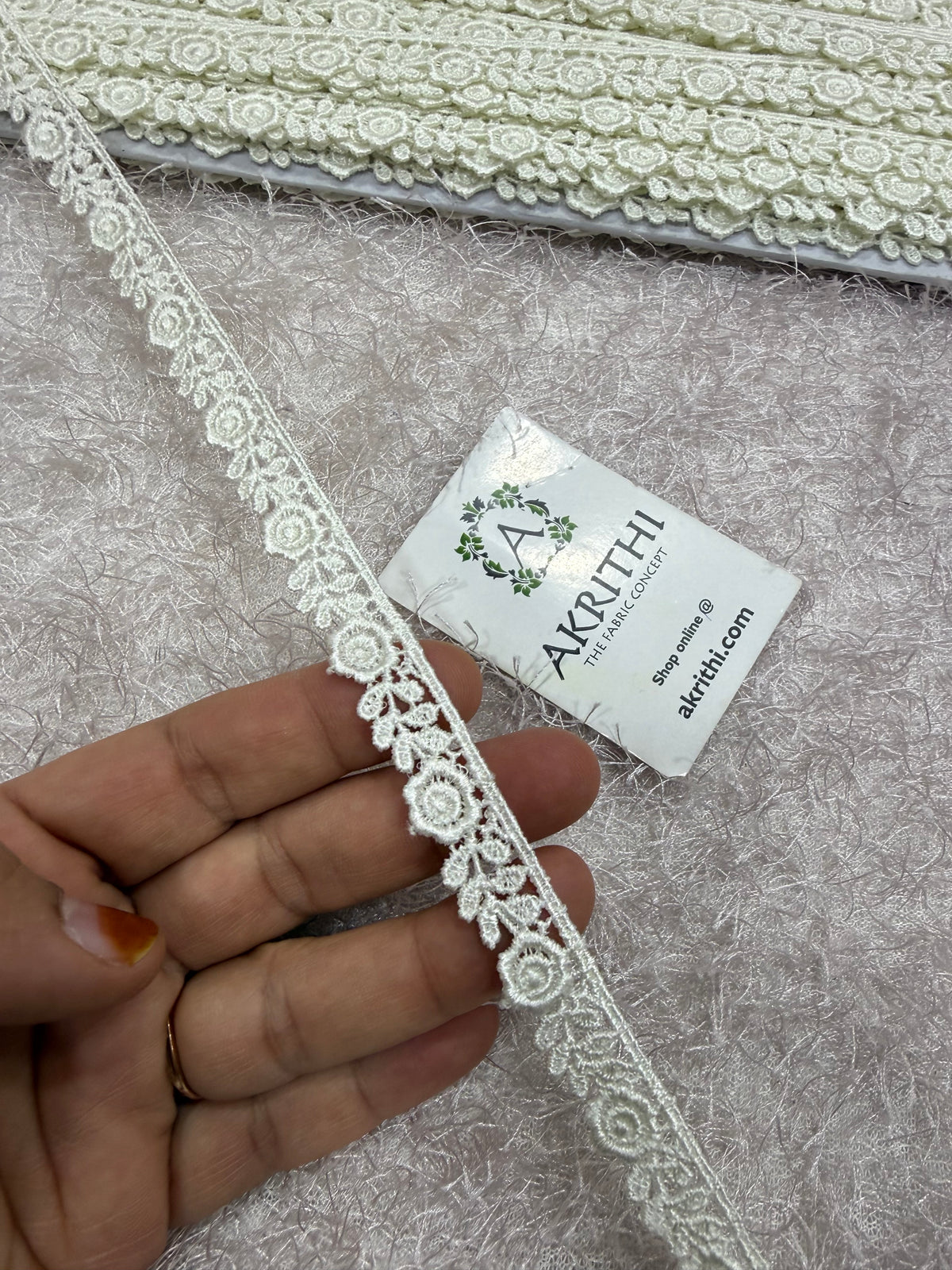 Lace per metre
