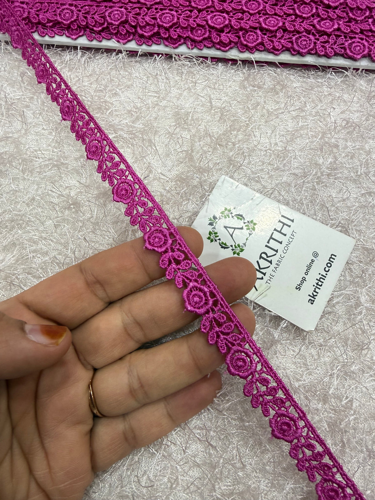 Lace per metre