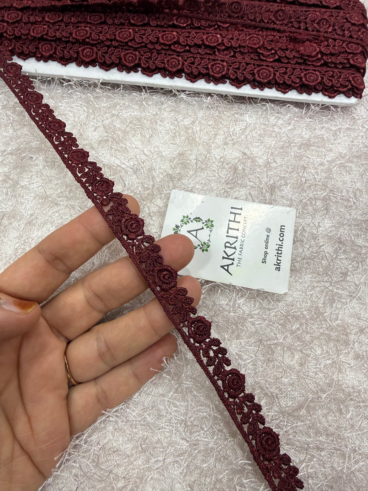 Lace per metre