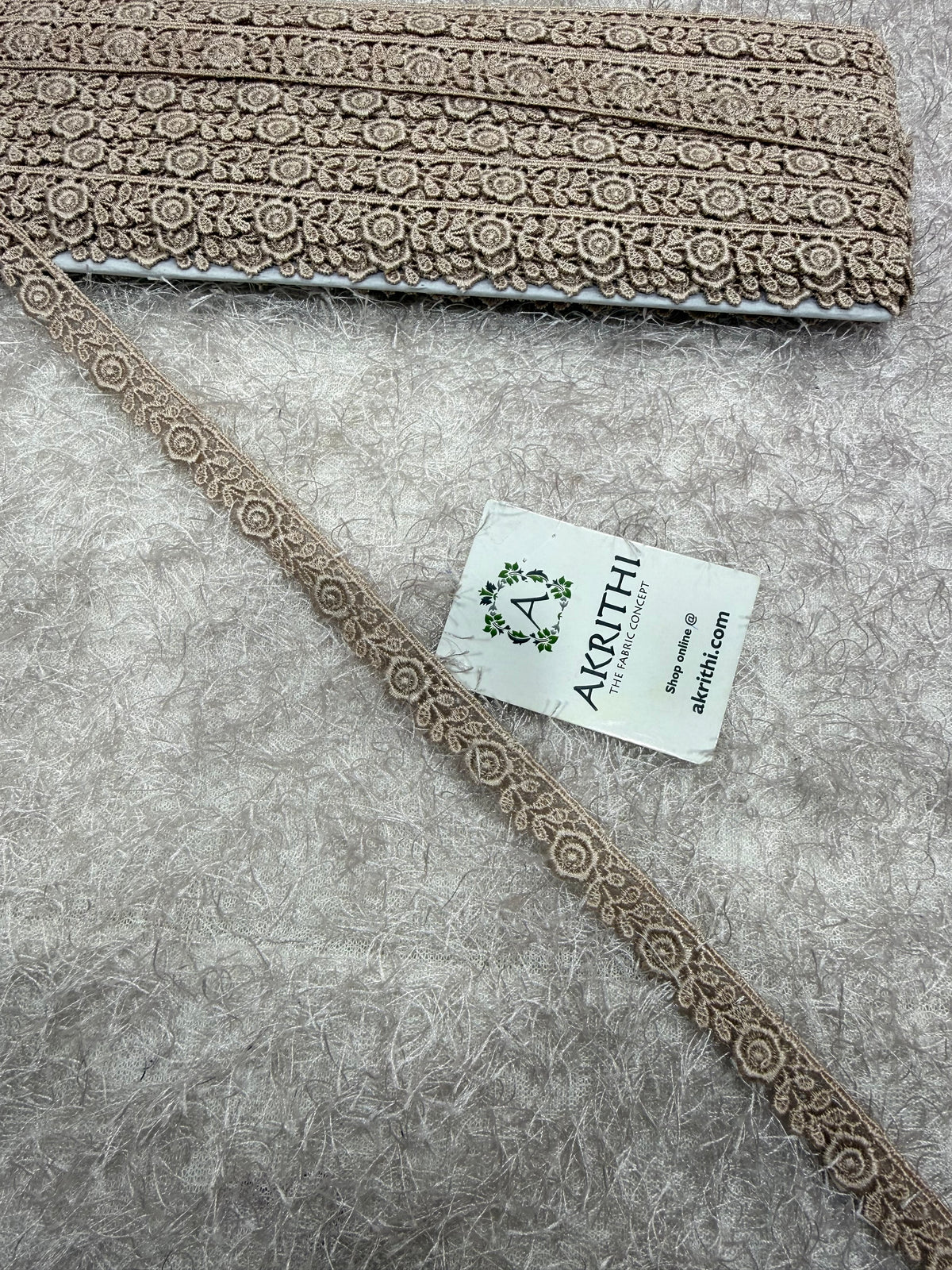 Lace per metre