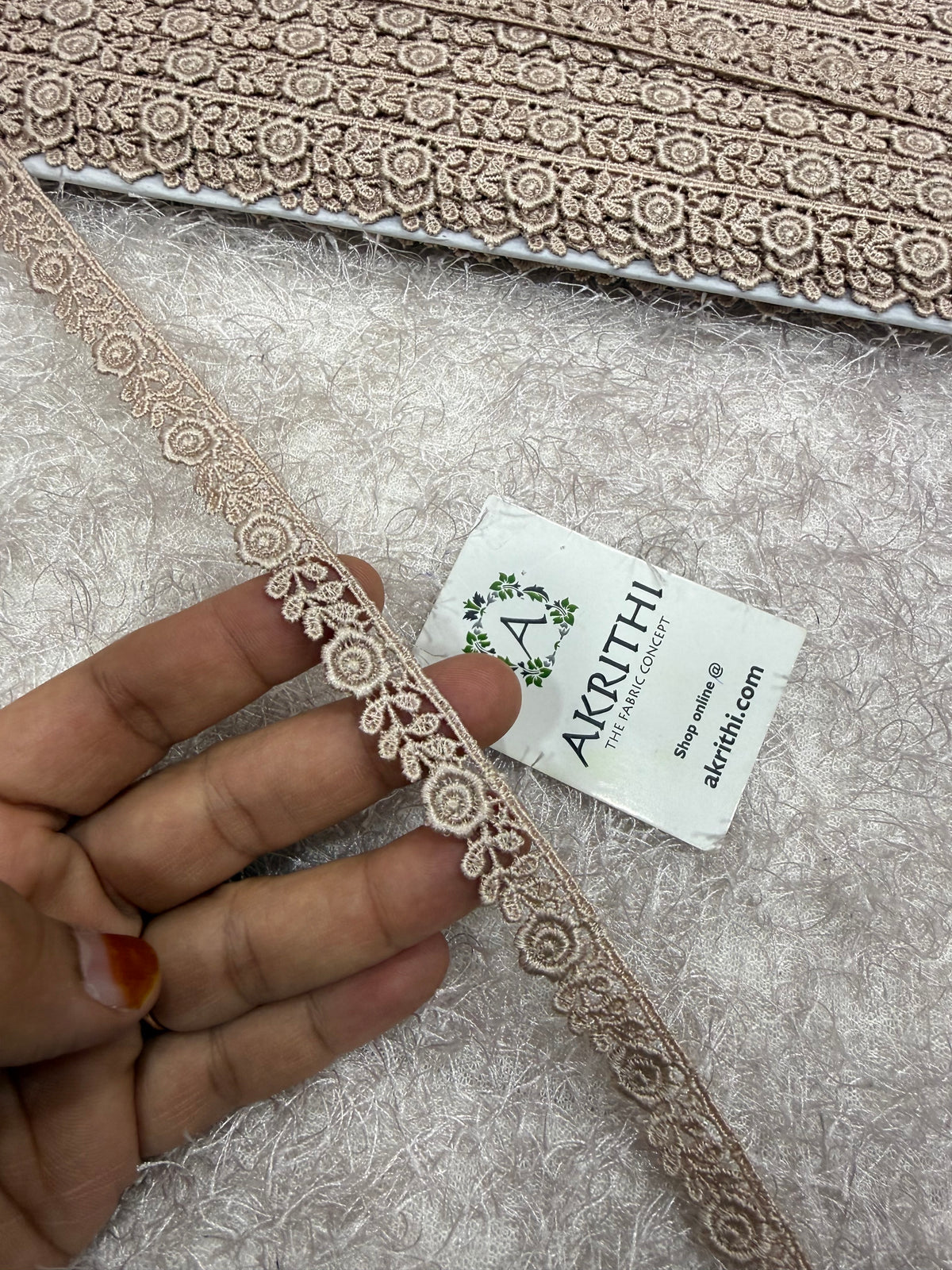 Lace per metre