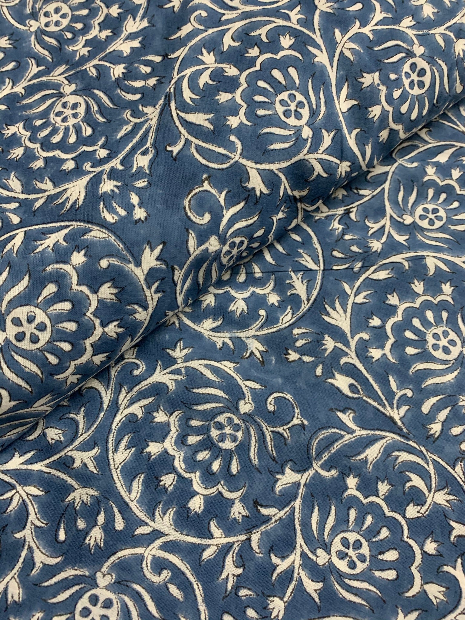 Printed mul cotton fabric