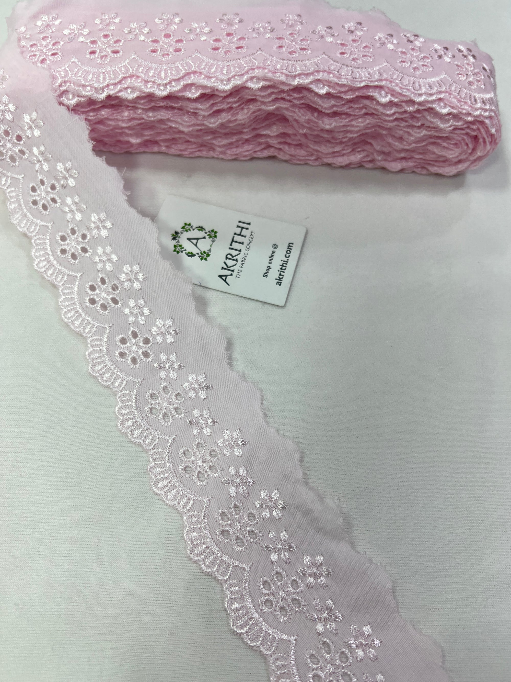 Cotton lace per metre
