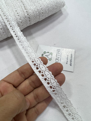 Cotton white lace per metre