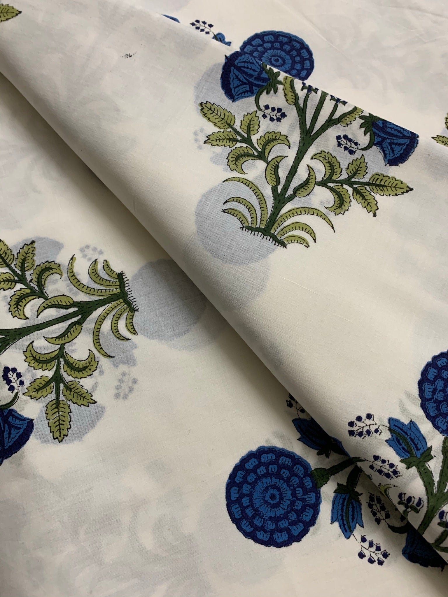 Printed mul cotton fabric