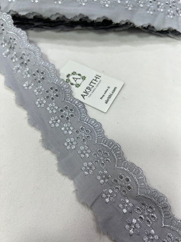 Cotton lace per metre