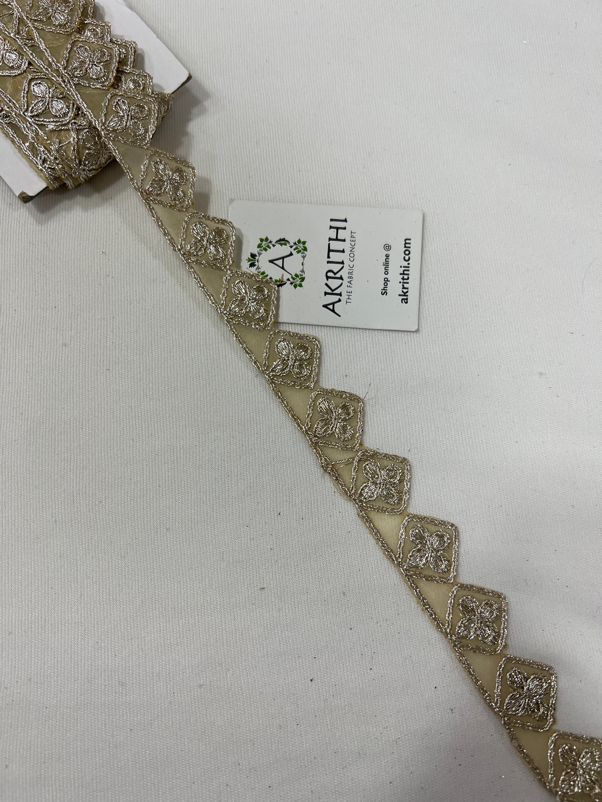 Embroidered lace 9 metres roll