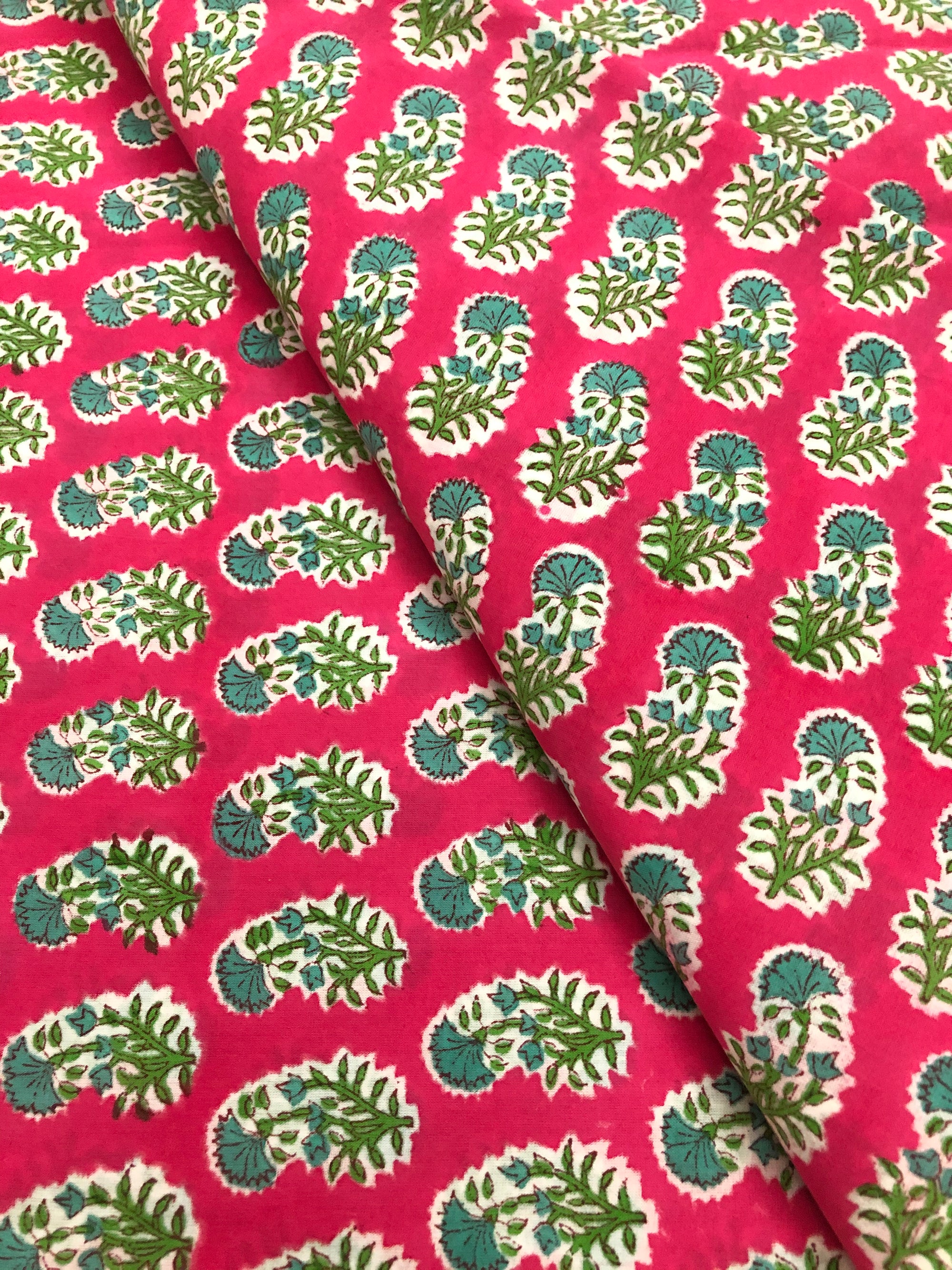 Printed mul cotton fabric
