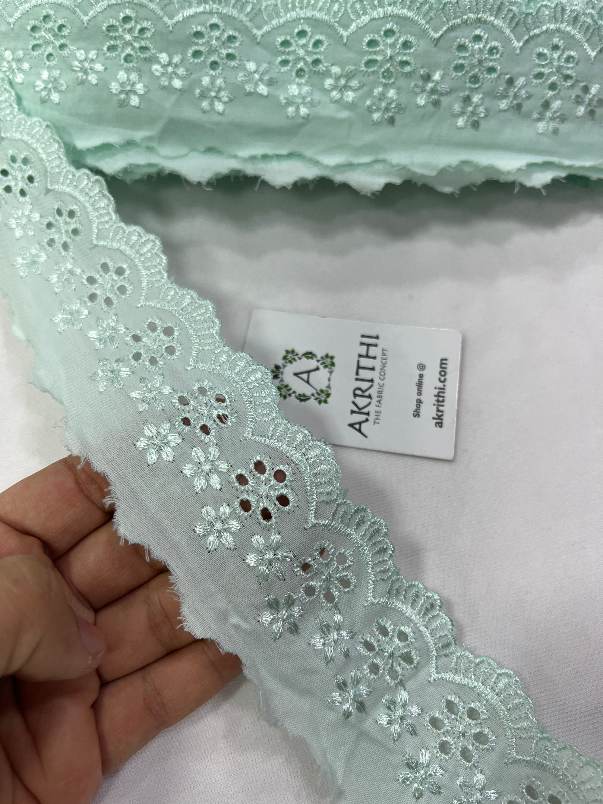 Cotton lace per metre
