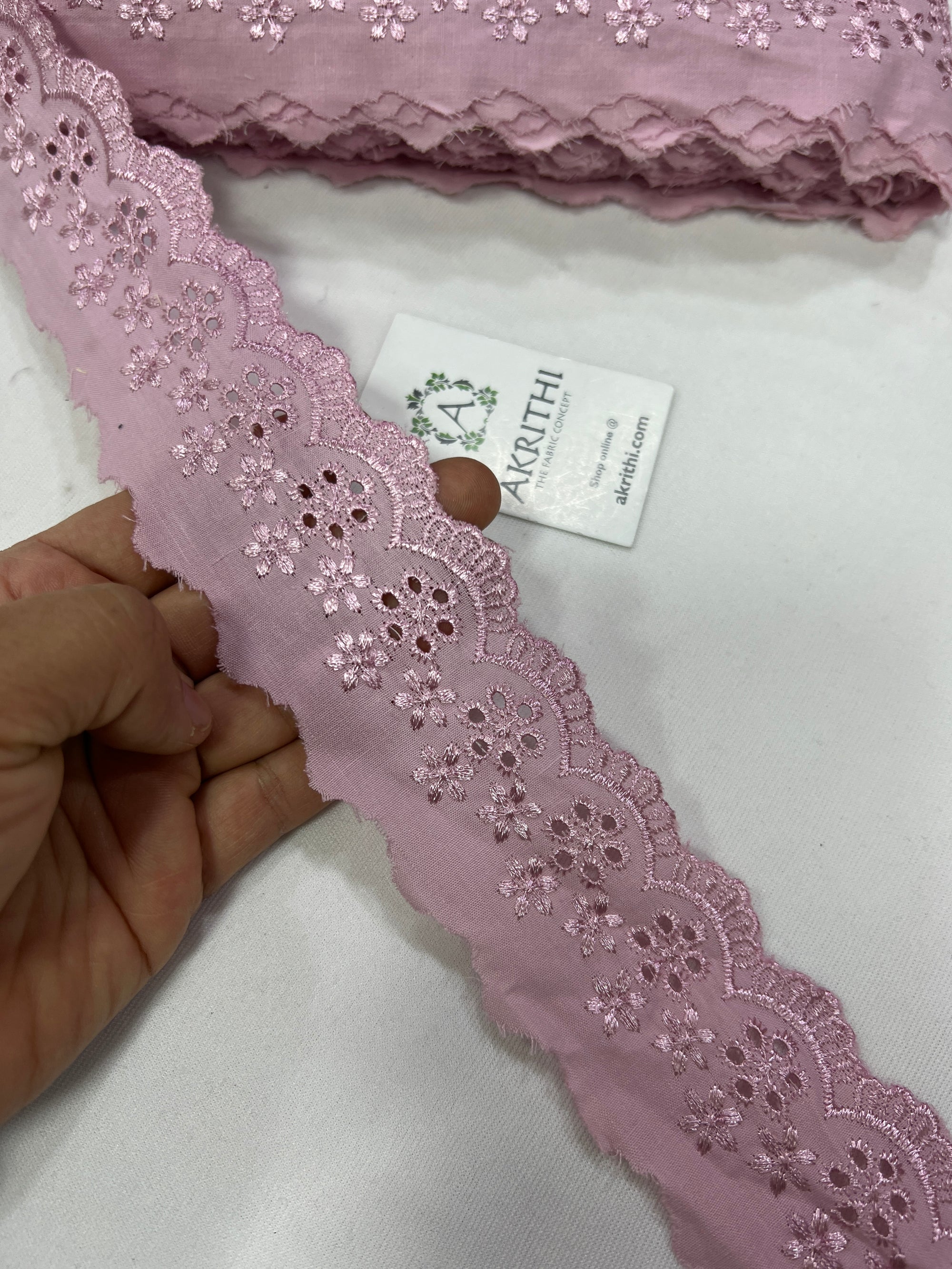 Cotton lace per metre