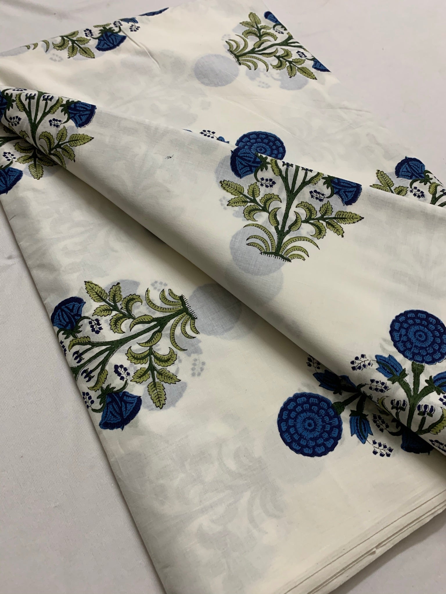 Printed mul cotton fabric