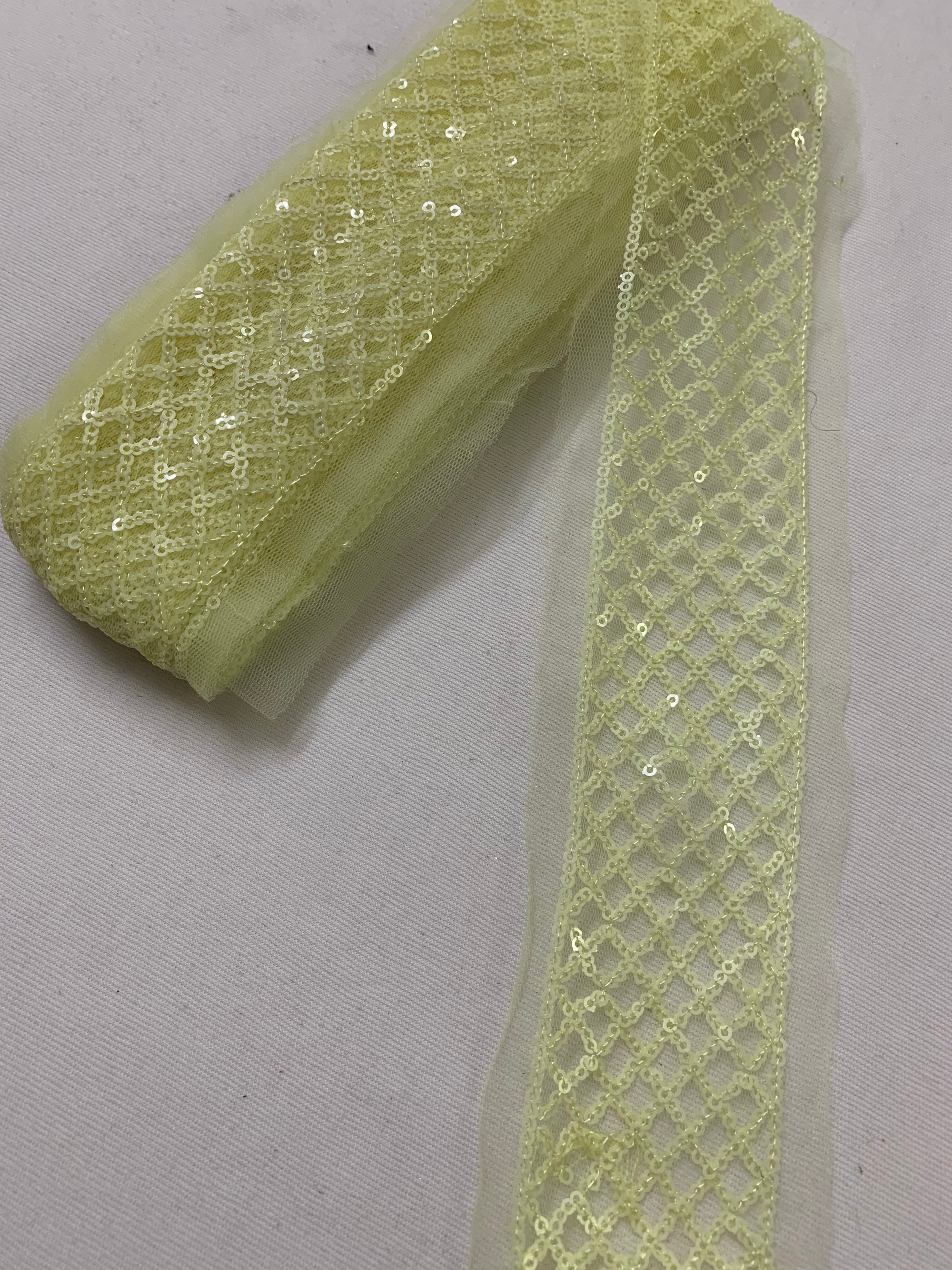 Embroidered lace 9 metres roll