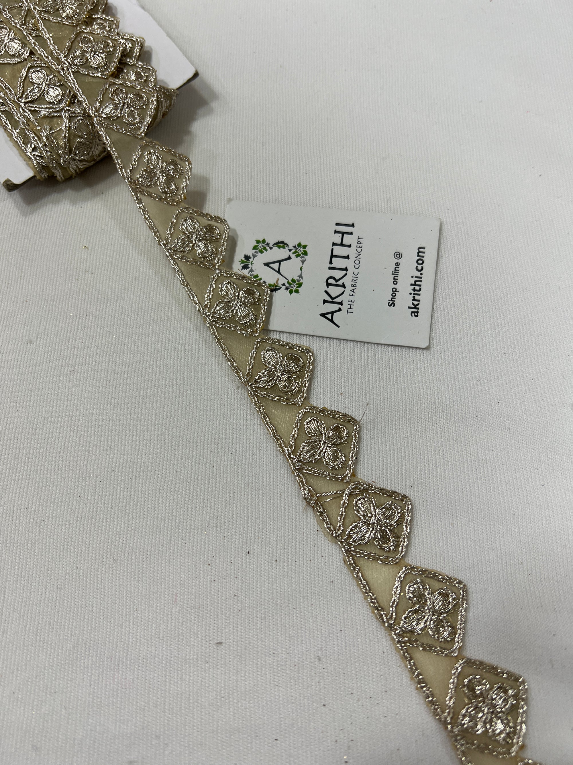 Embroidered lace 9 metres roll