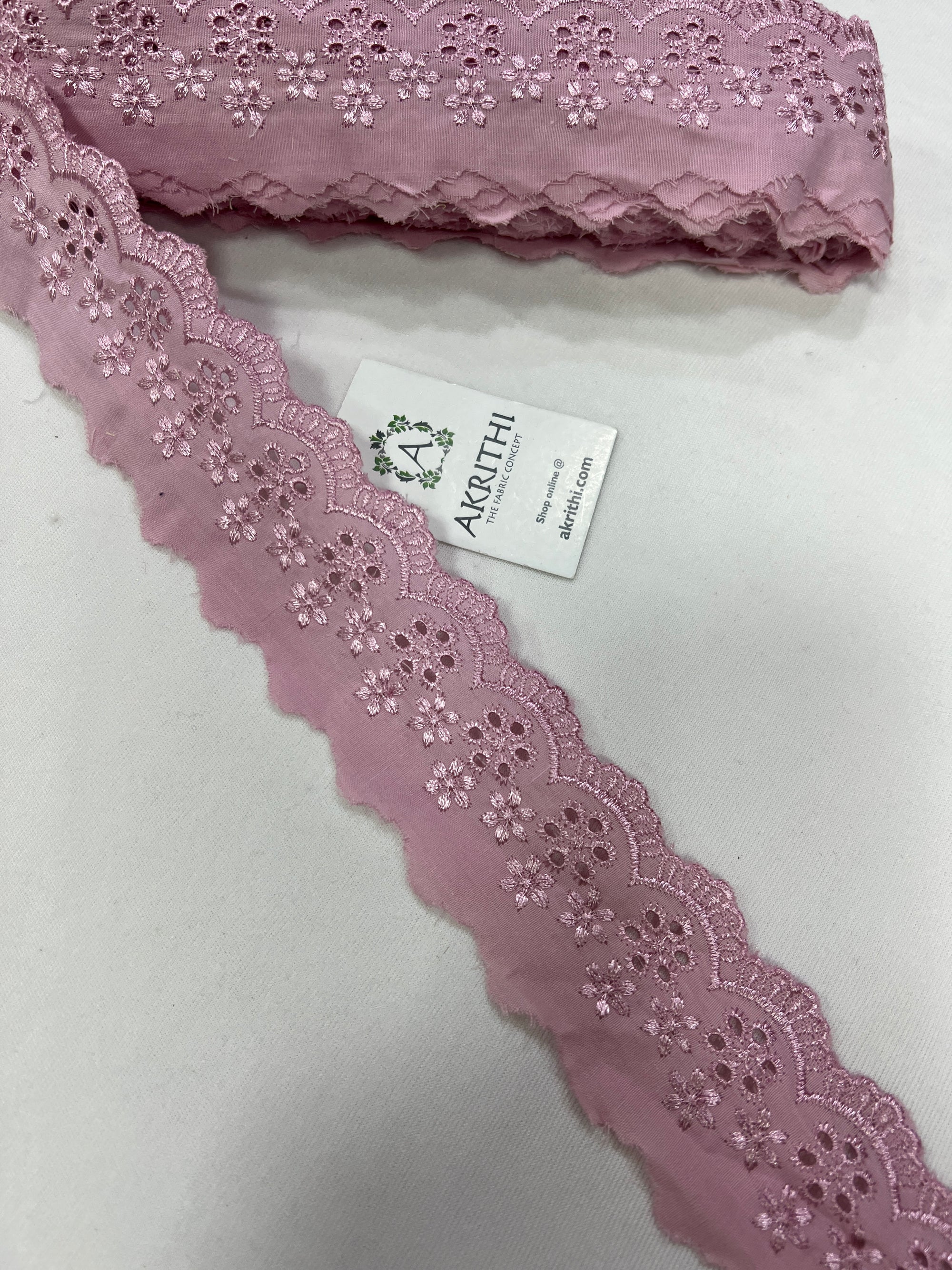 Cotton lace per metre