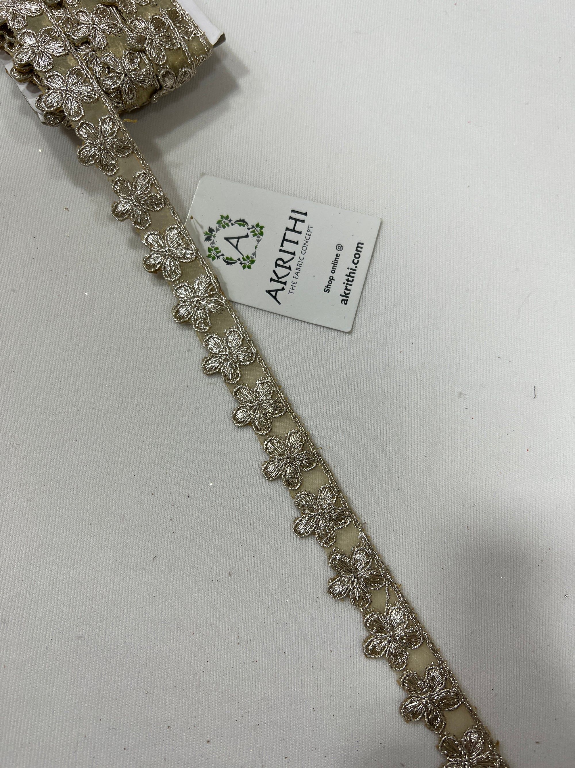 Embroidered lace 9 metres roll