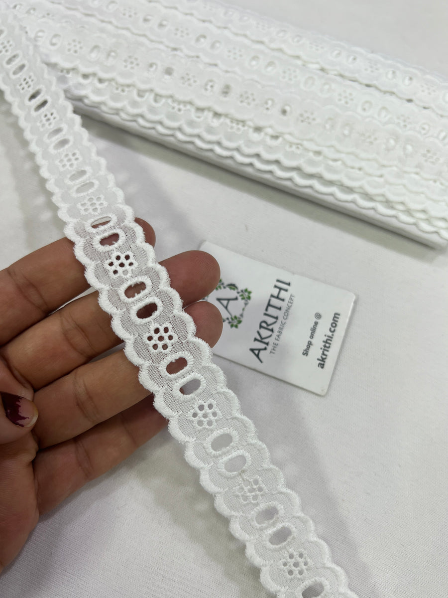 Lace per metre