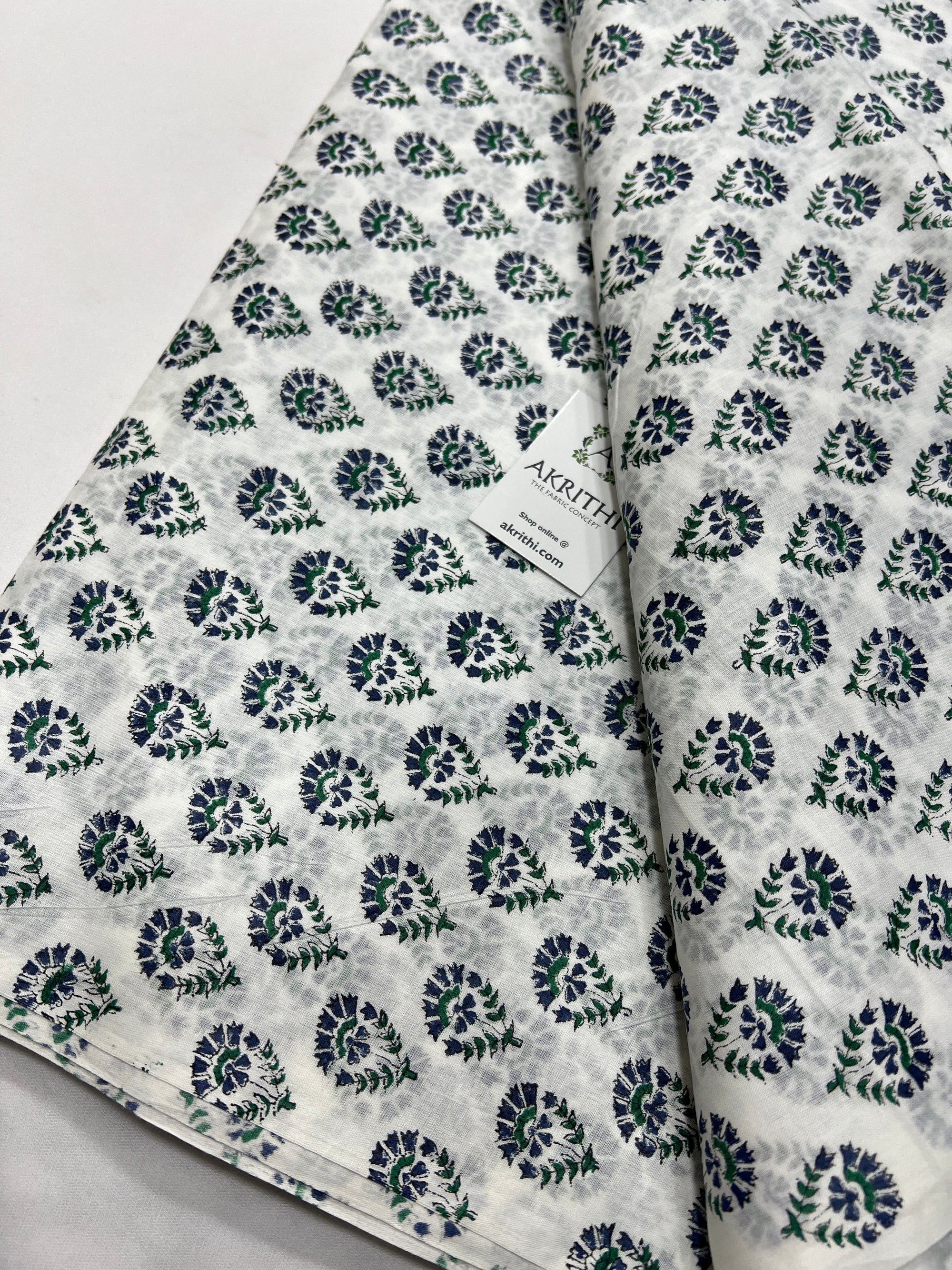 Printed pure mul cotton fabric