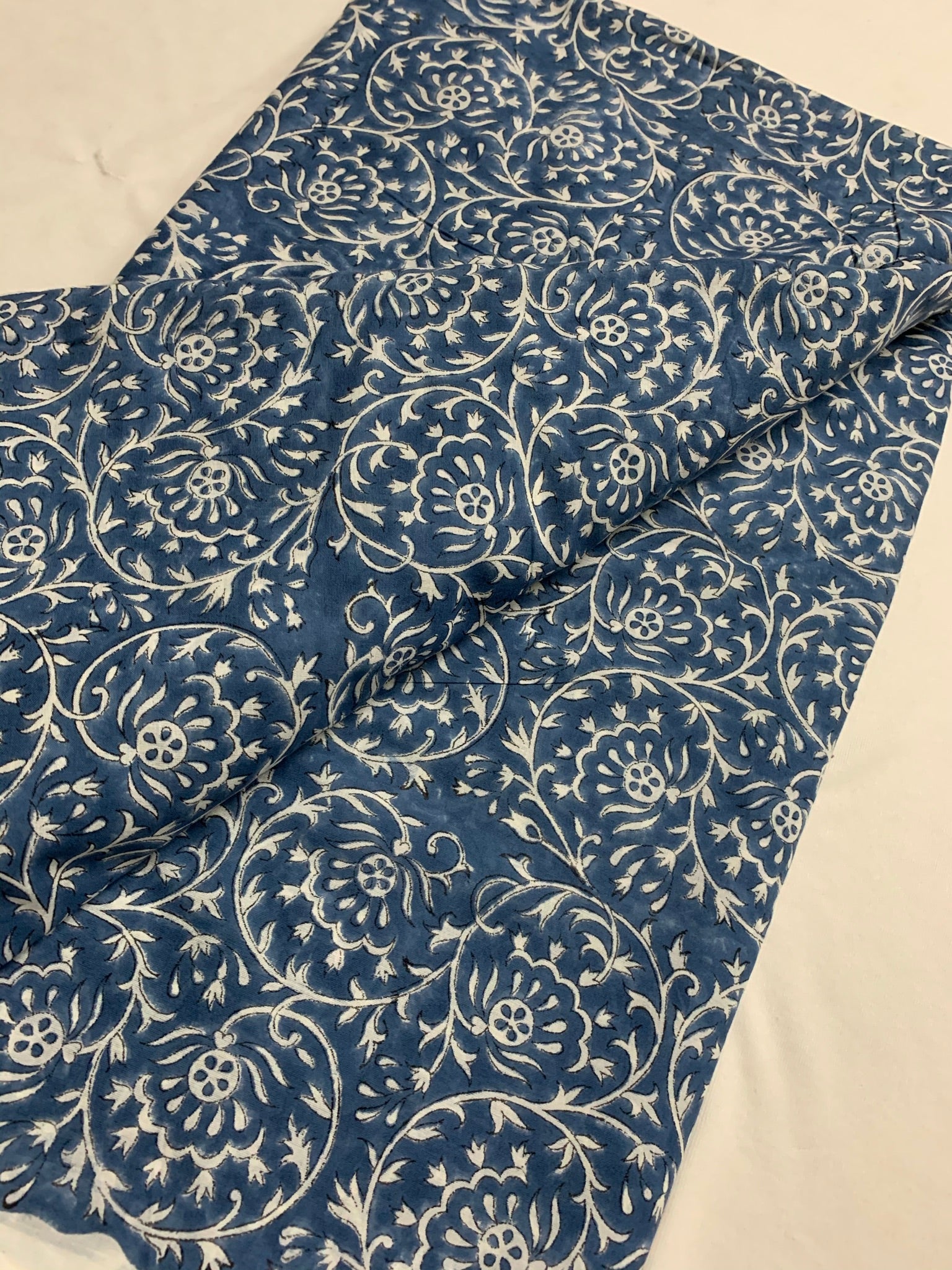 Printed mul cotton fabric