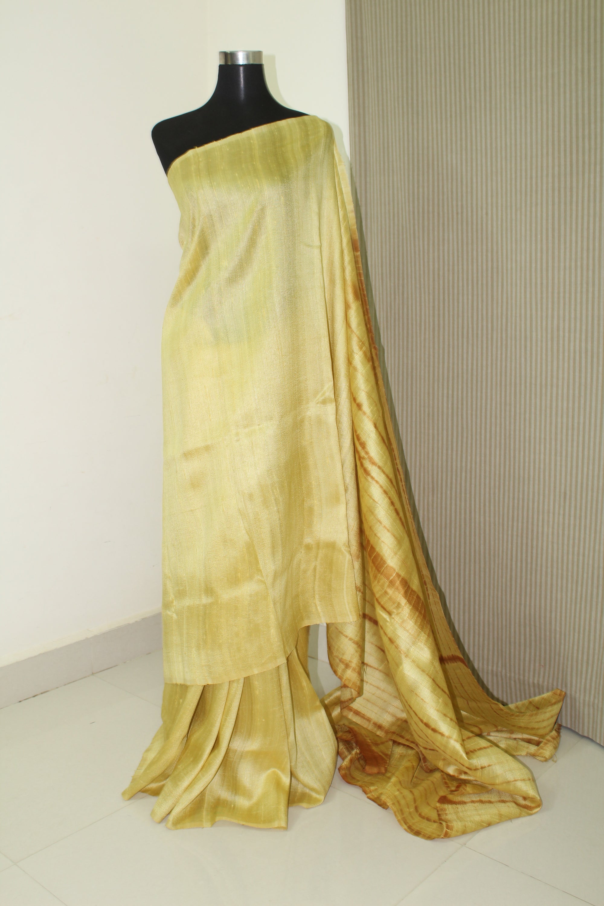 Pure raw silk saree, pure silk saree, tie and dye saree , tie and dye raw silk saree, shibori saree online.