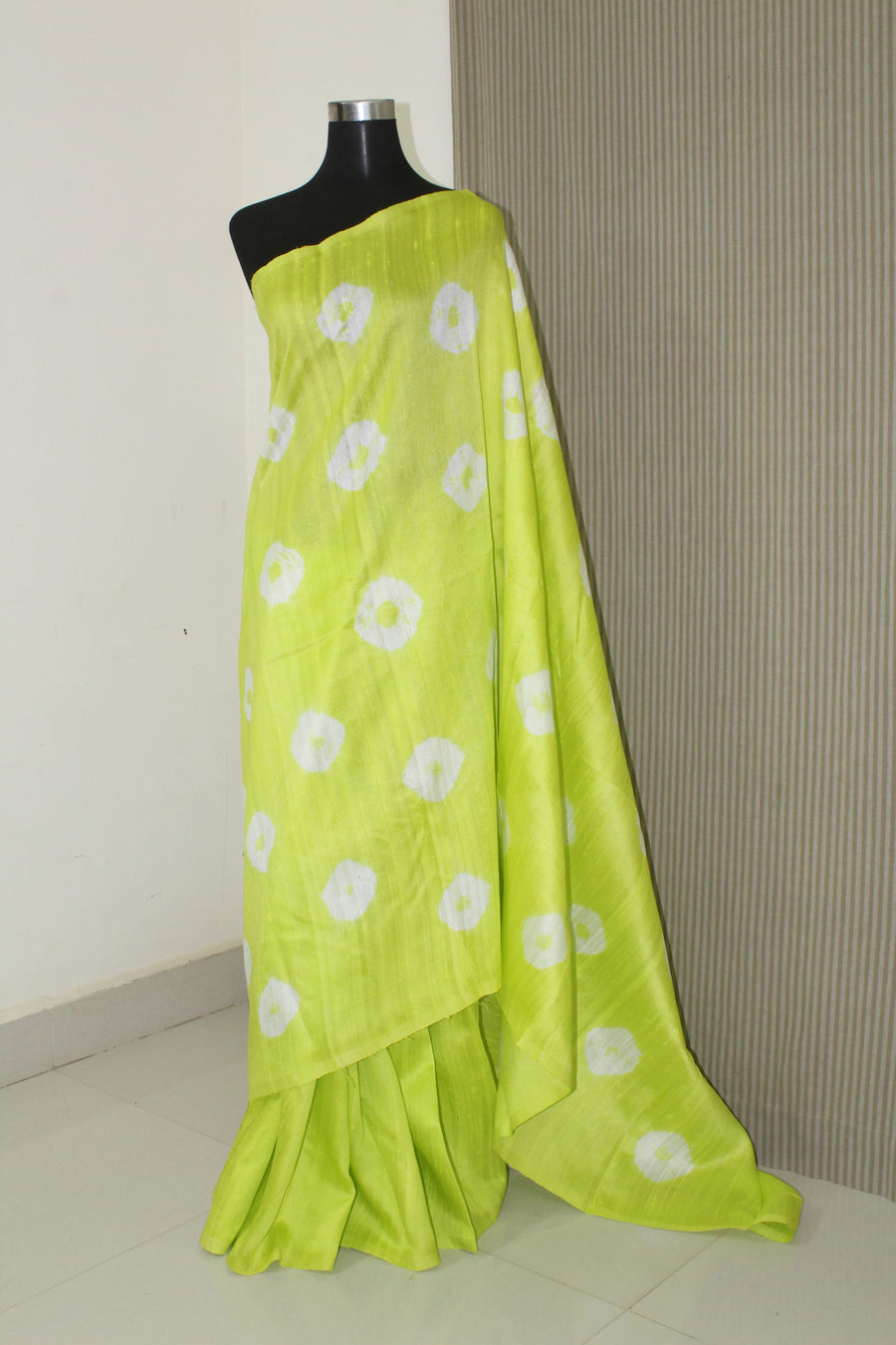 Pure raw silk saree, pure silk saree, tie and dye saree , tie and dye raw silk saree, shibori saree online.