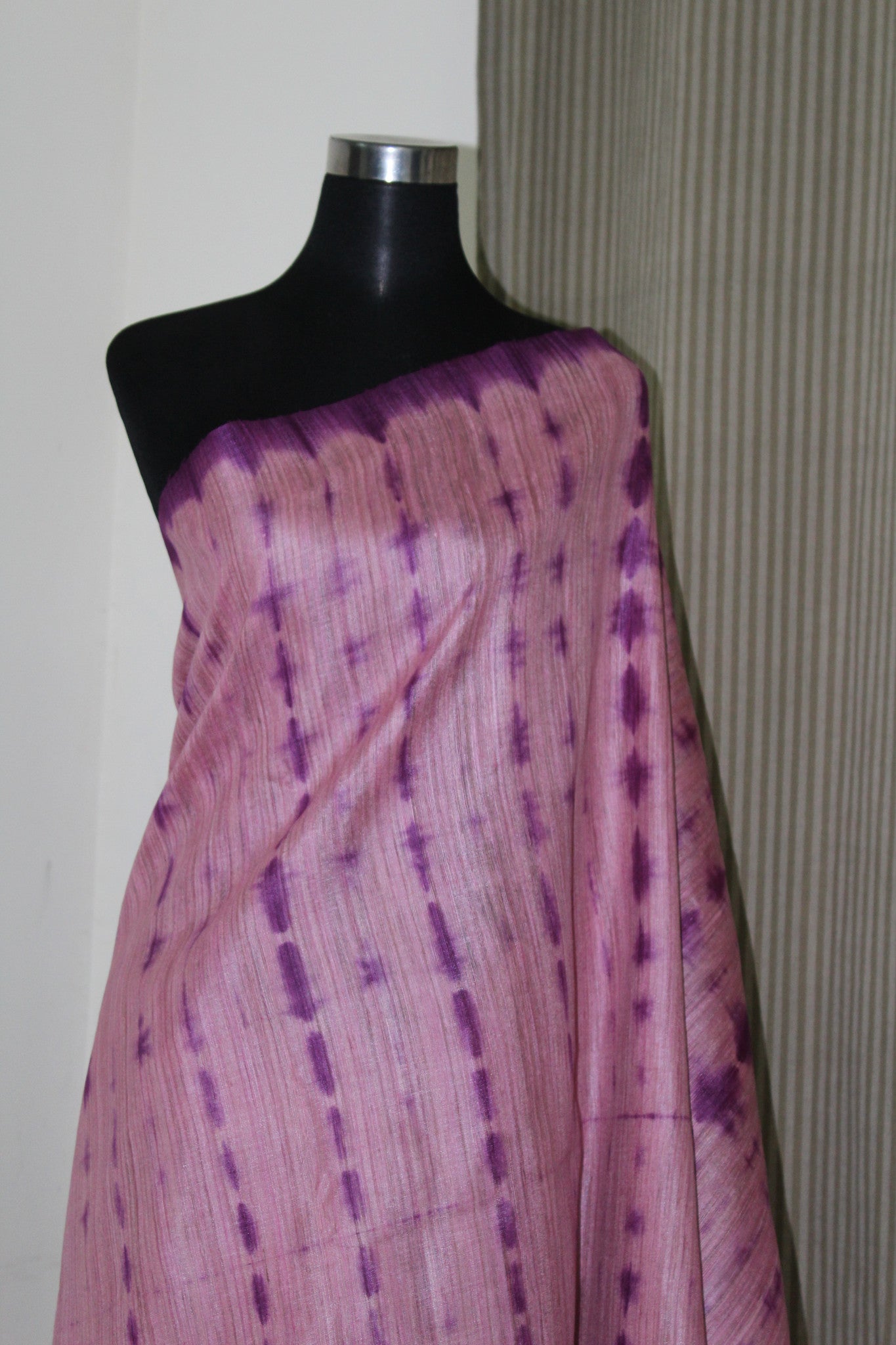 Shibori tie and dye dyed pure geecha silk saree with blouse